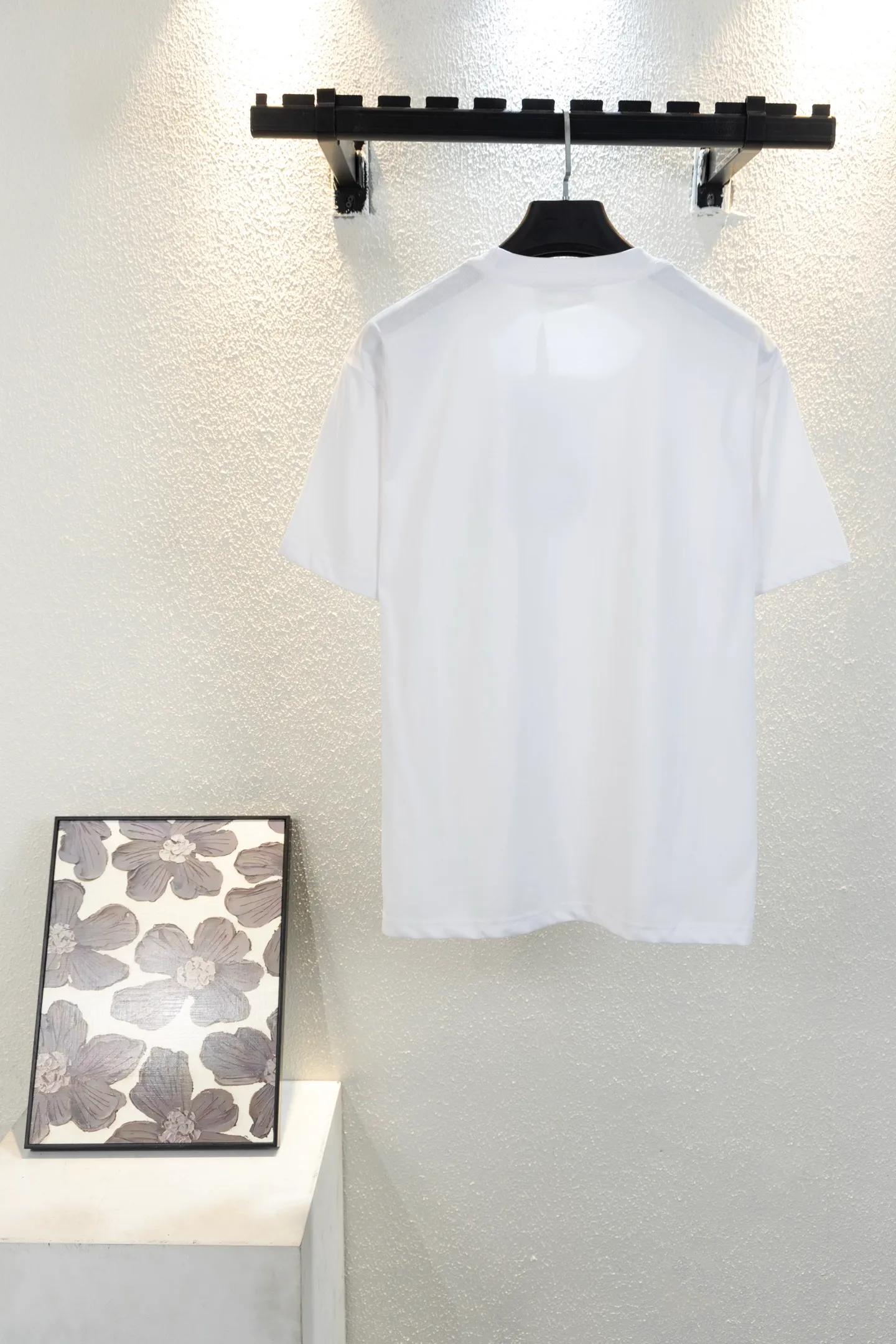 🅿️180 model number k734 DIOR short-sleeved T-shirt® is consistent with the official website *Customized 280g cotton fabric, soft, skin-friendly and comfortable *Embroidery craft letter logo on the front *A very simple and elegant one, both in terms of upper body comfort, it is unparalleled, interpreting your luxury and taste, and creating your fashionable style and charm. ⚠️Washing method: It is recommended to dry clean or wrap the reverse side in a laundry bag and machine wash it quickly in cold water and let it dry naturally! ⚠️Same style for men and women 𝐂𝐎𝐋𝐎𝐔𝐑: white blue 𝐒𝐈𝐙𝐄 XS S M L