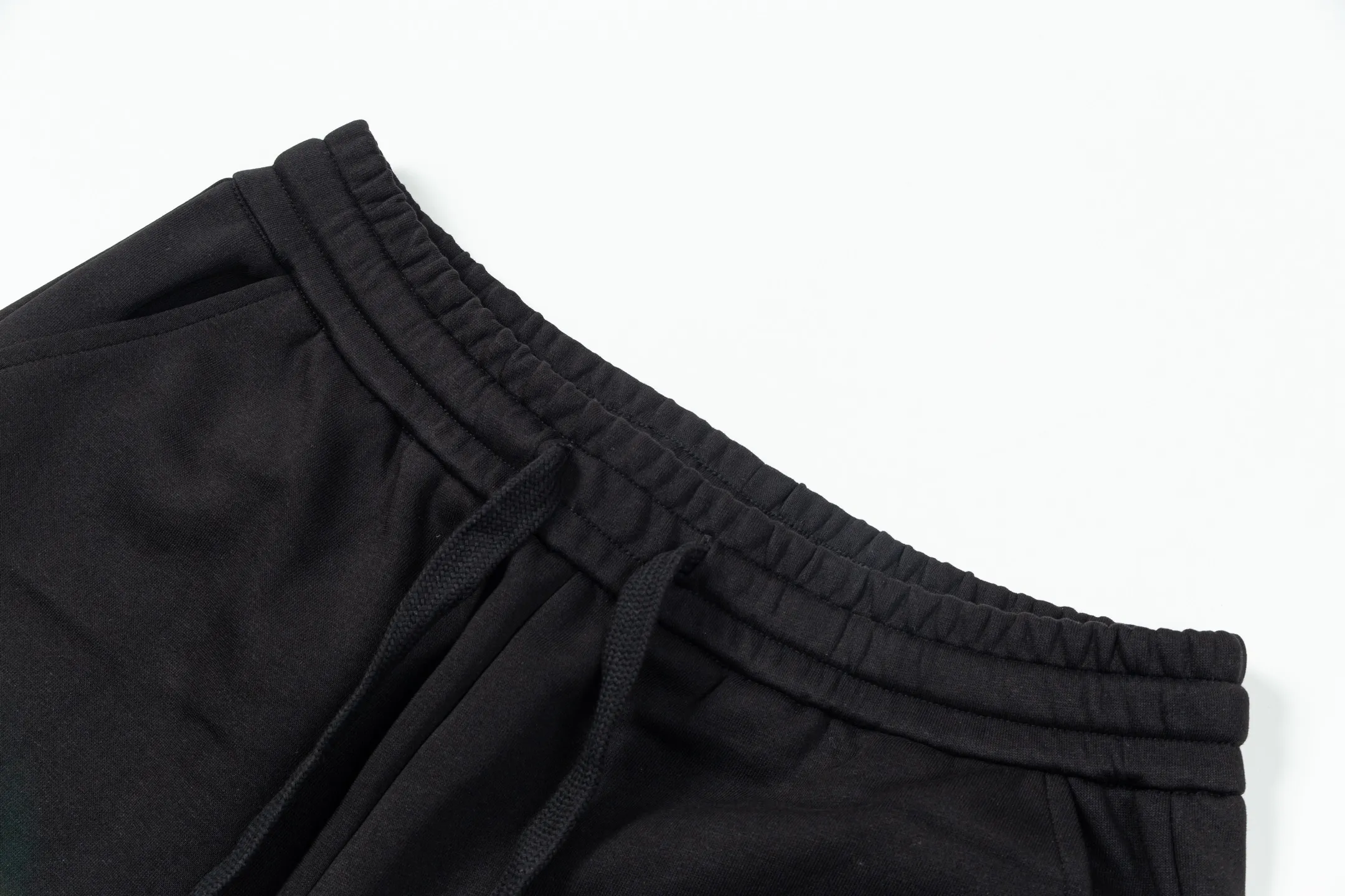 🅿️200 DIOR Dior 2025 new model, light luxury, hand-painted graffiti letter flame pattern, imported machine embroidered small letter logo, back pocket design, daily commuting wear for men and women, casual shorts ·Customized terry fabric ·Adjustable elastic waist design ·Waist label tag with three washable marks Color: Black Size: S M L XL