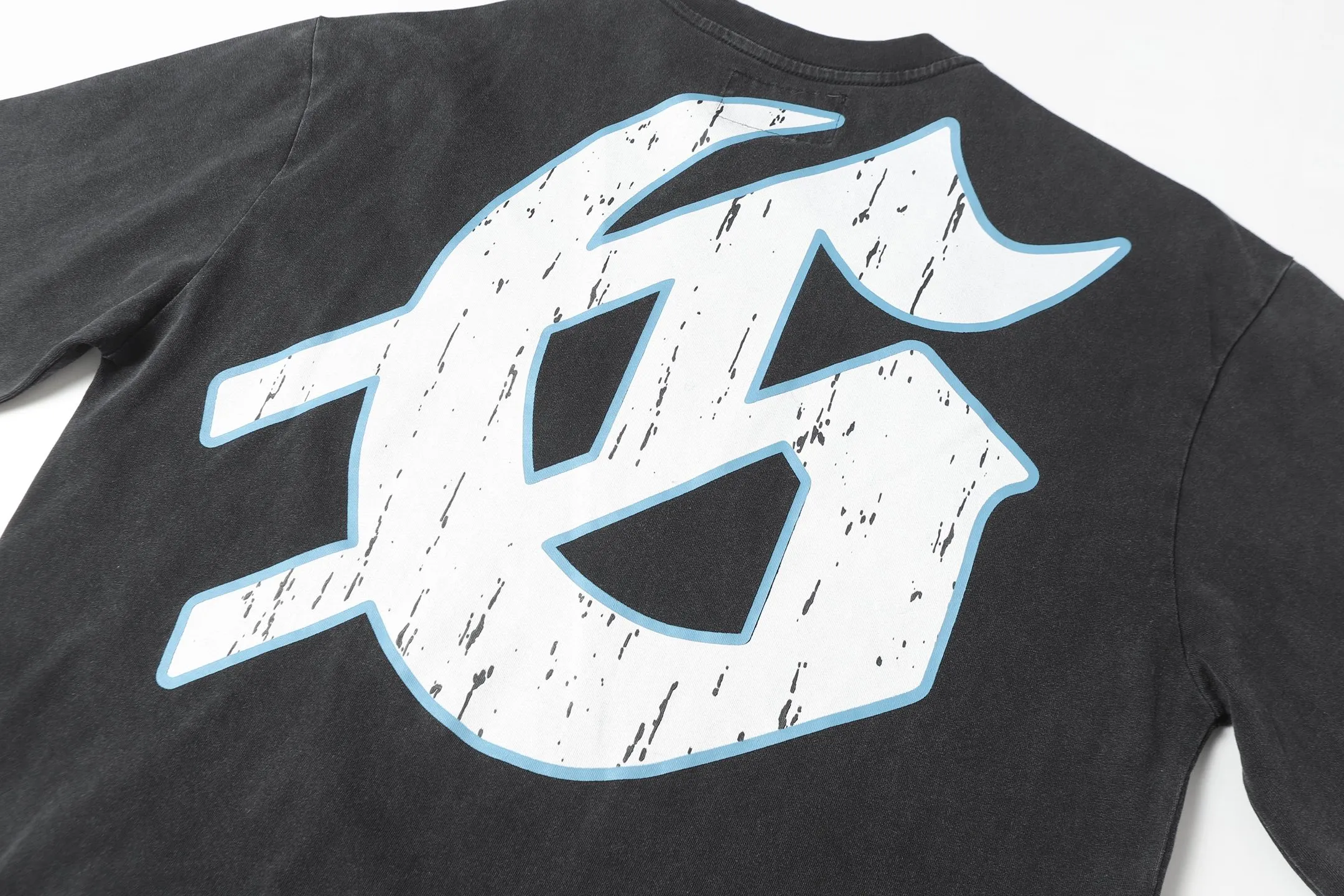 6018#washed black｜P116 Godspeed cross-border American rock and roll street washed retro style short-sleeved T (craft printing) fabric (fabric): 32 count combed double yarn 250g weight size (size): S-M-L-XL color (colour): washed black 👉
