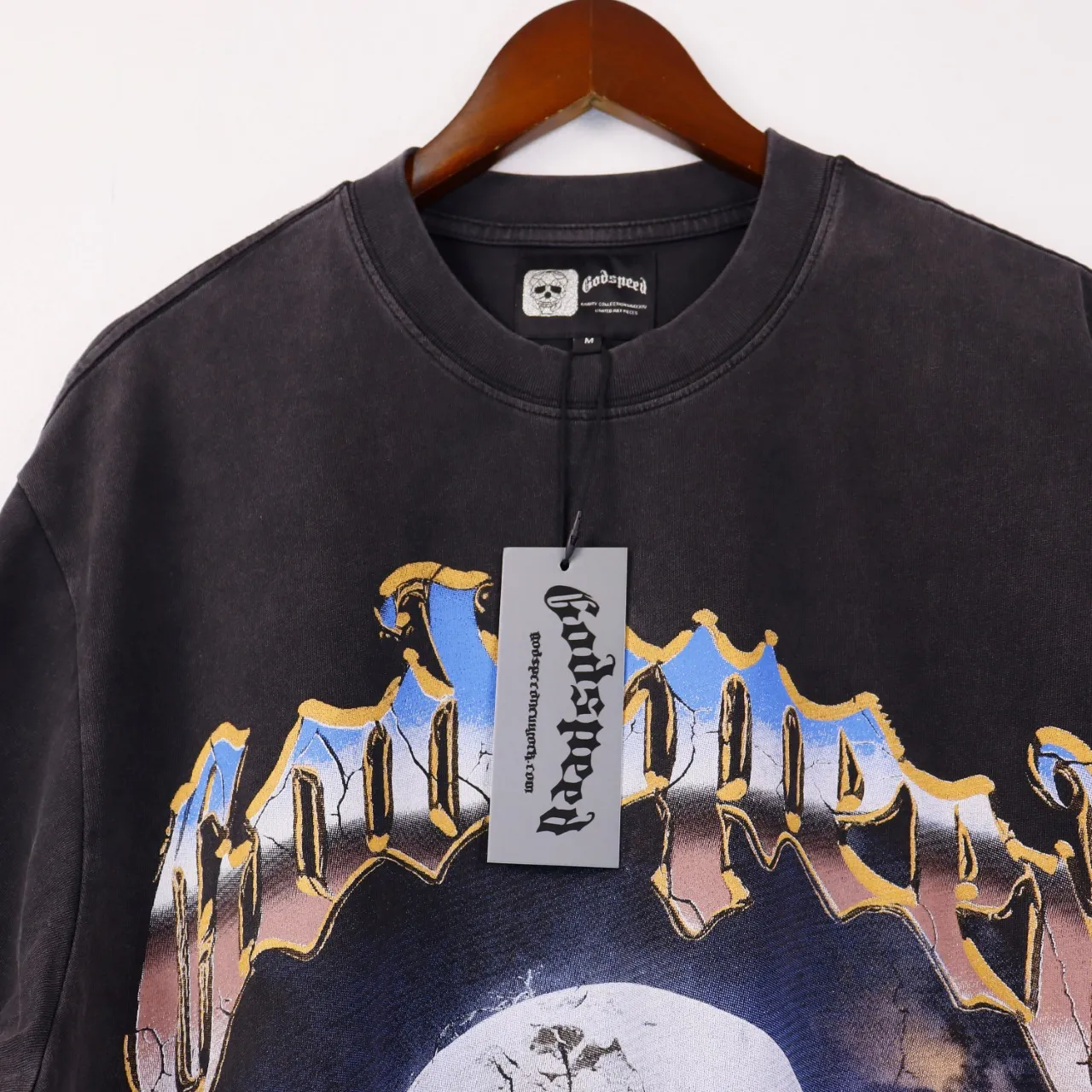 Style No.: 2860 Fabric: 230 grams, washed, washed black P126, apricot p116, real stock, beautiful trendy Godspeed pyramid print, washed and distressed, high quality double yarn casual round neck short-sleeved T-shirt for men and women Color; washed black, washed apricot Size: S M L XL