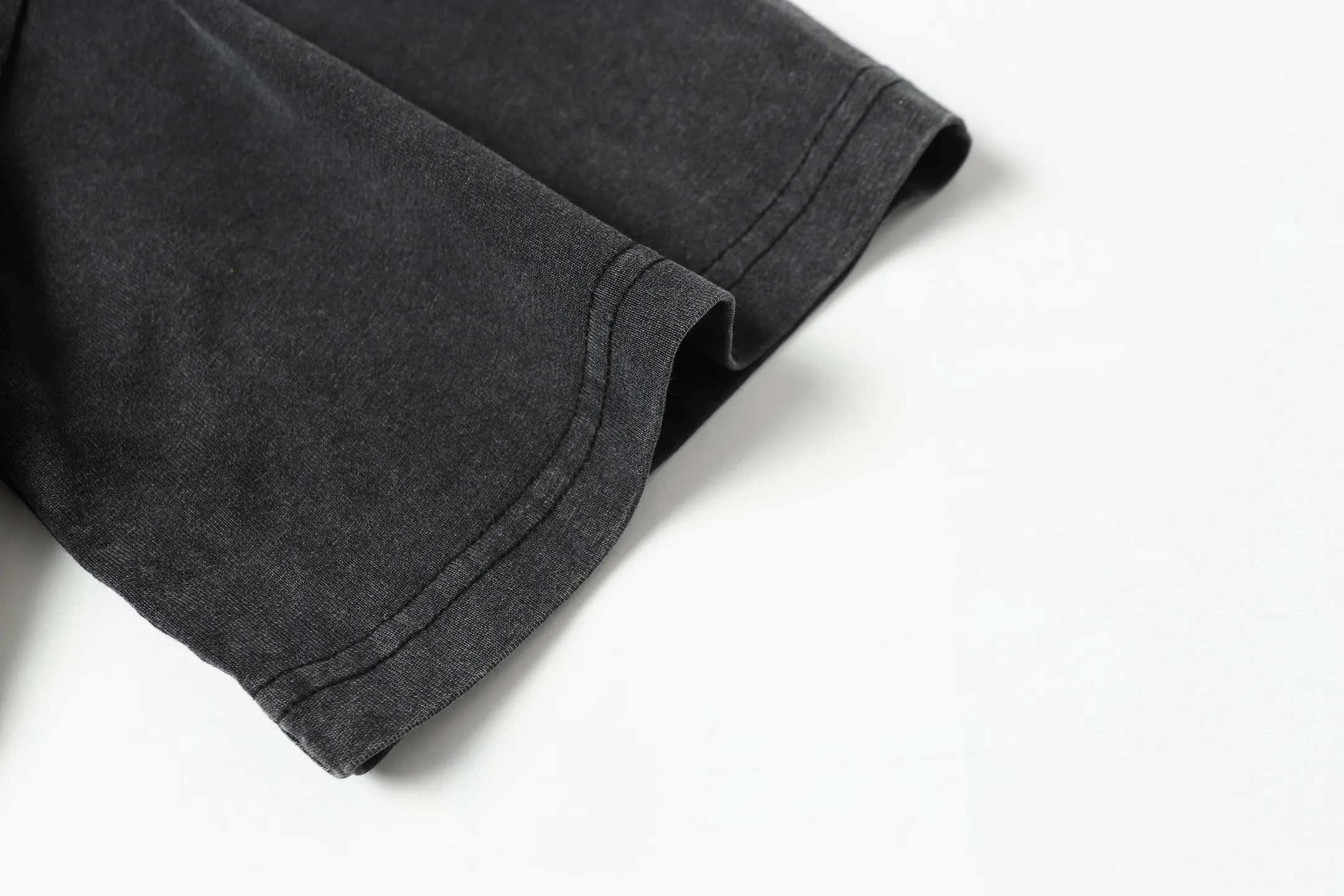 6046# washed black｜P116 Godspeed cross-border American rock and roll street washed retro style short-sleeved T (craft printing) fabric (fabric): 32 count combed double yarn 250 grams weight code (size): S-M-L-XL color (colour): washed black 👉