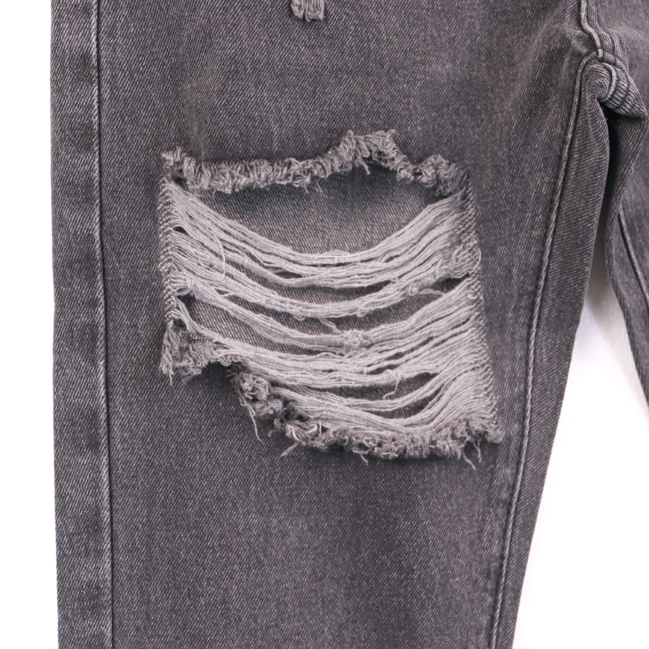 164💰Model No.: 8209 Real shot of the trendy Godspeed denim trousers, loose and trendy denim. Color: smoke gray black light blue. Size 28 (S) 30 (M) 32 (L) 34 (XL) 36 (XXL) 38 (XXXL)