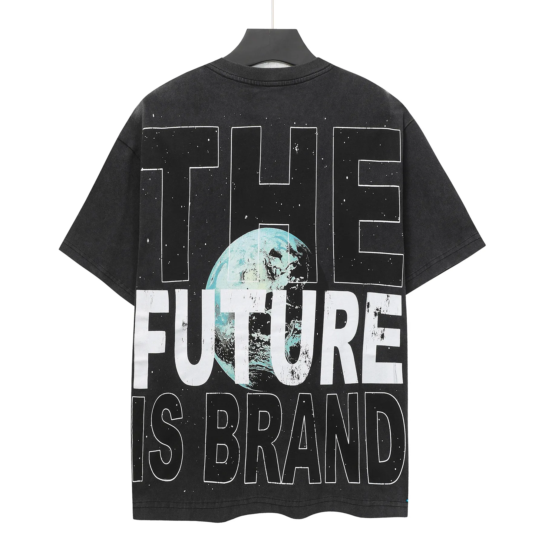 6305# Washed black I P116 Real shot in stock (American fashion niche) (HD picture) Godspeed cross-border American rock street washed retro style short-sleeved T (craft printing) Fabric (fabric): 32 counts combed double yarn 250 grams weight Size (size): S-M-L-XL Color (colour): Washed black