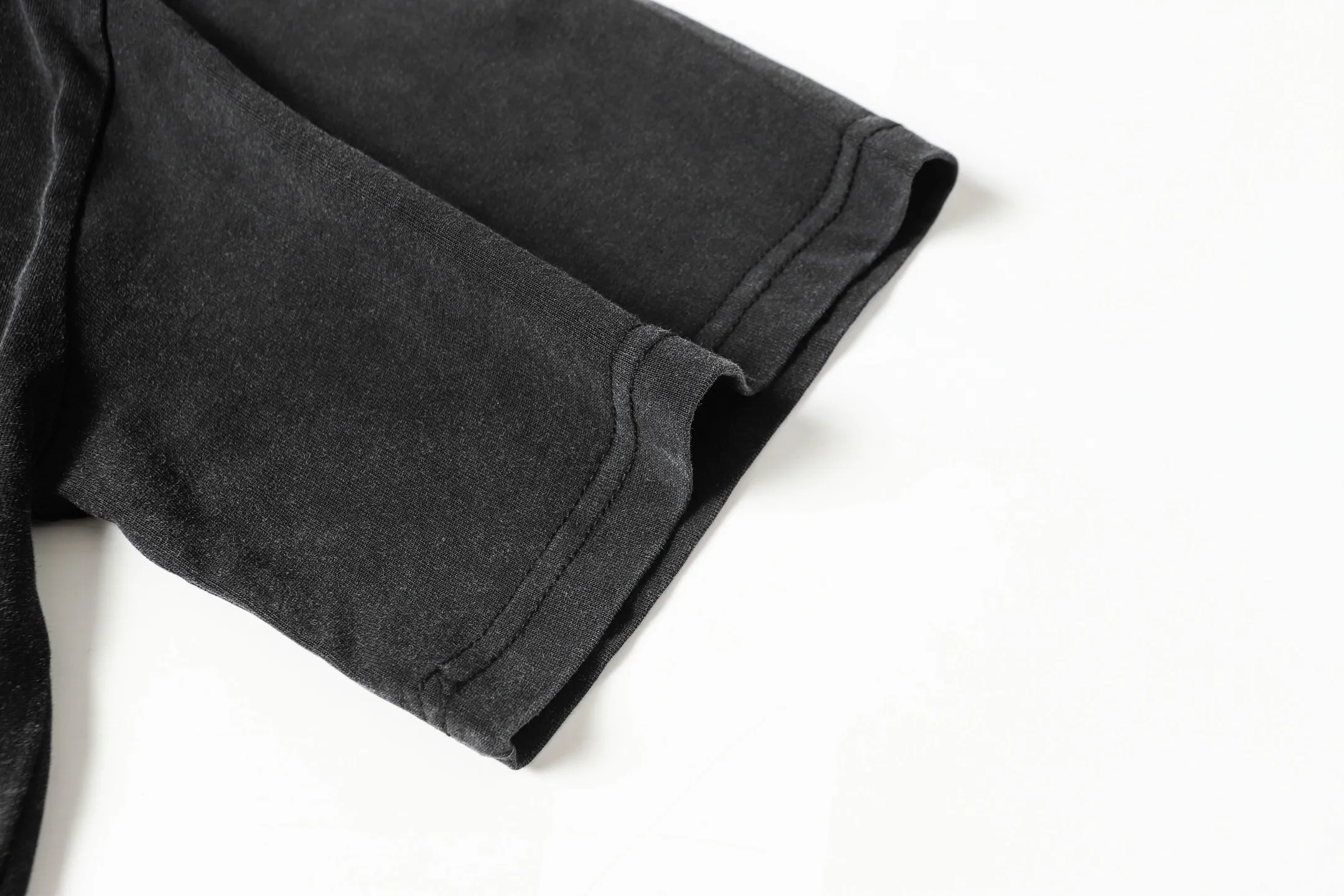 6017#washed black｜P116 Godspeed cross-border American rock and roll street washed retro style short-sleeved T (craft printing) fabric (fabric): 32 count combed double yarn 250g weight size (size): S-M-L-XL color (colour): washed black 👉