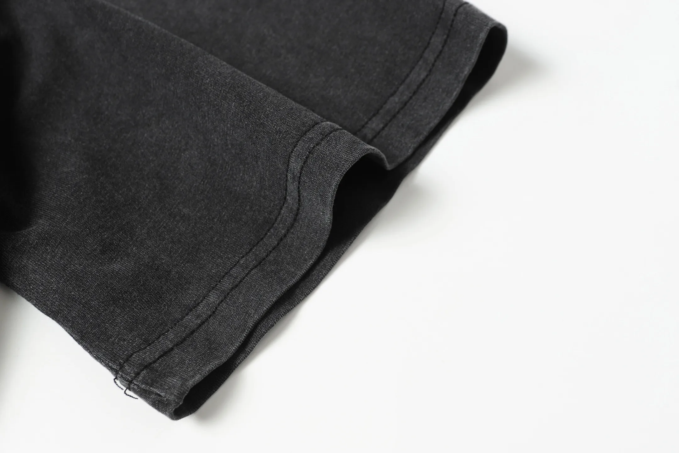 6047# Washed Black｜P116 Godspeed cross-border American rock and roll street washed retro style short-sleeved T (craft print) Fabric (fabric): 32 count combed double yarn 250 grams weight Size (size): S-M-L-XL Color (colour): Washed black 👉