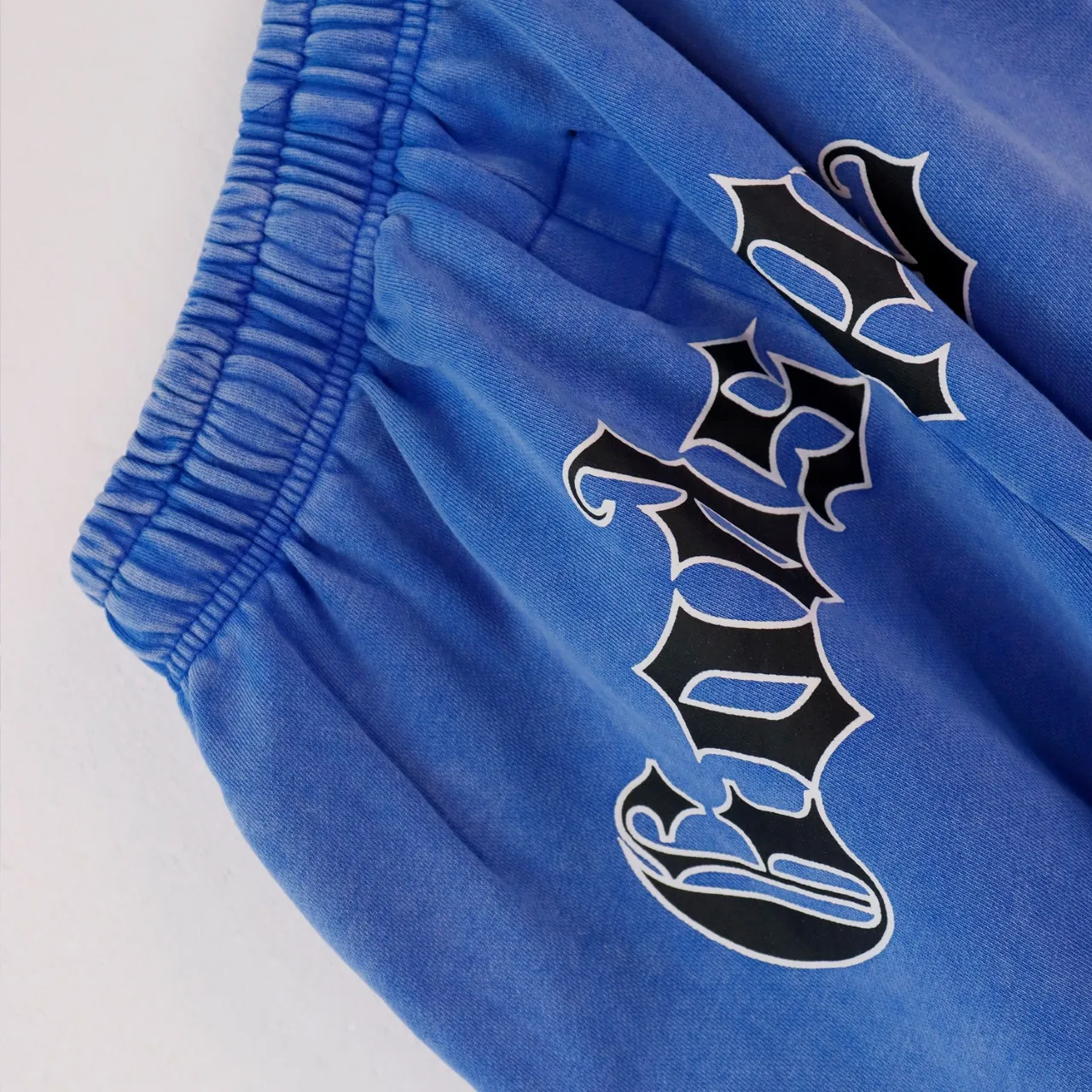 Style No.: 8679 Fabric: 380g washed P150 Real shot in stock beautiful Godspeed printed high quality double yarn casual fashion brand washed distressed shorts Color; washed black washed blue Code number: S M L XL