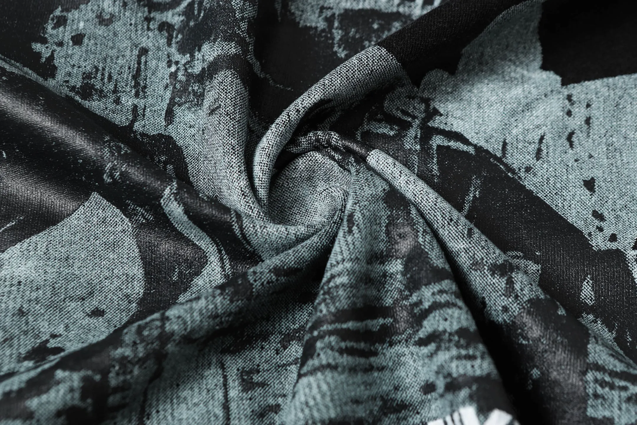 6035# washed black｜P116 Godspeed cross-border American rock and roll street washed retro style short-sleeved T (craft printing) fabric (fabric): 32 count combed double yarn 250 grams weight code (size): S-M-L-XL color (colour): washed black 👉