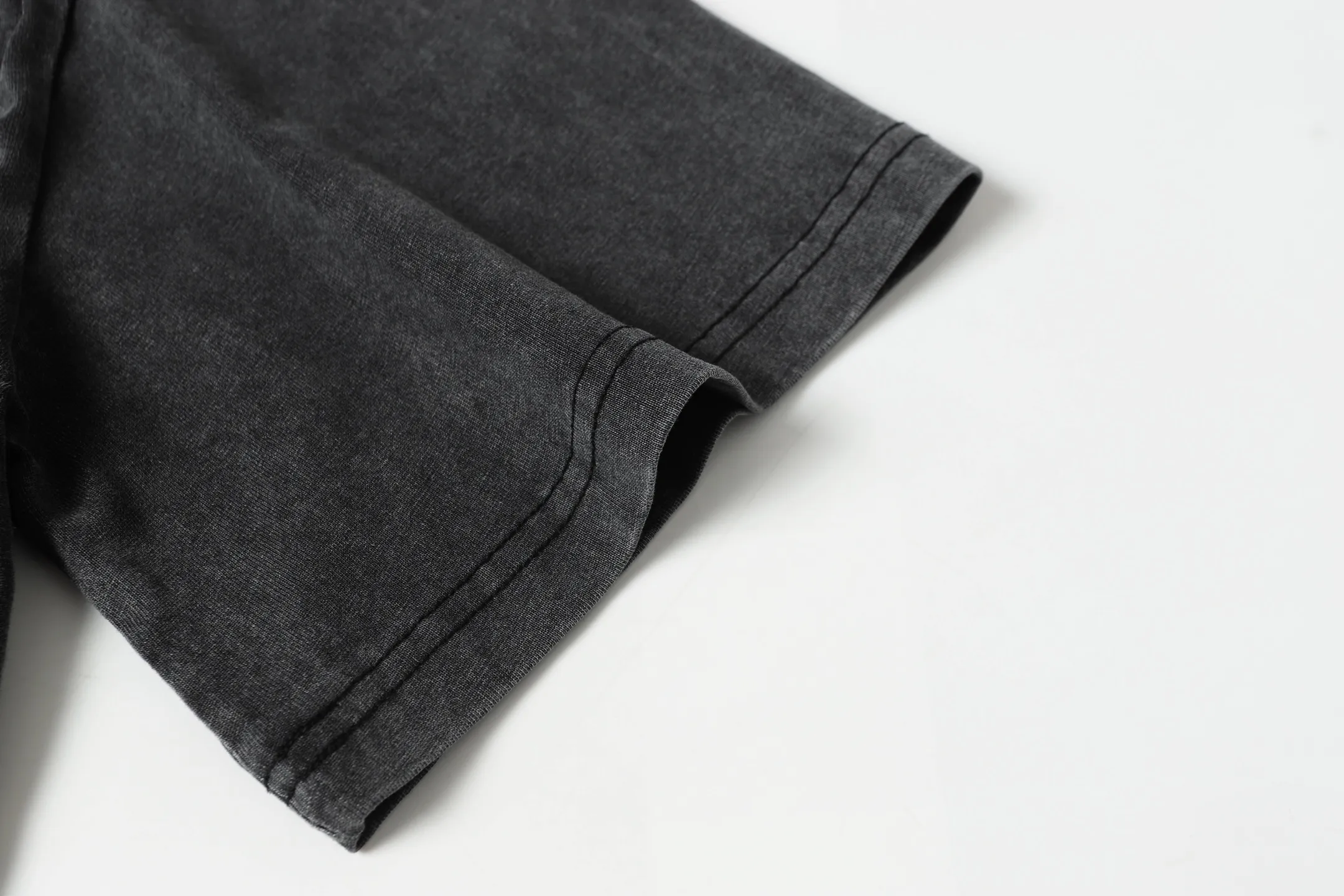 6049# Washed Black｜P116 Godspeed cross-border American rock and roll street washed retro style short-sleeved T (craft print) Fabric (fabric): 32 count combed double yarn 250 grams weight Size (size): S-M-L-XL Color (colour): Washed black 👉
