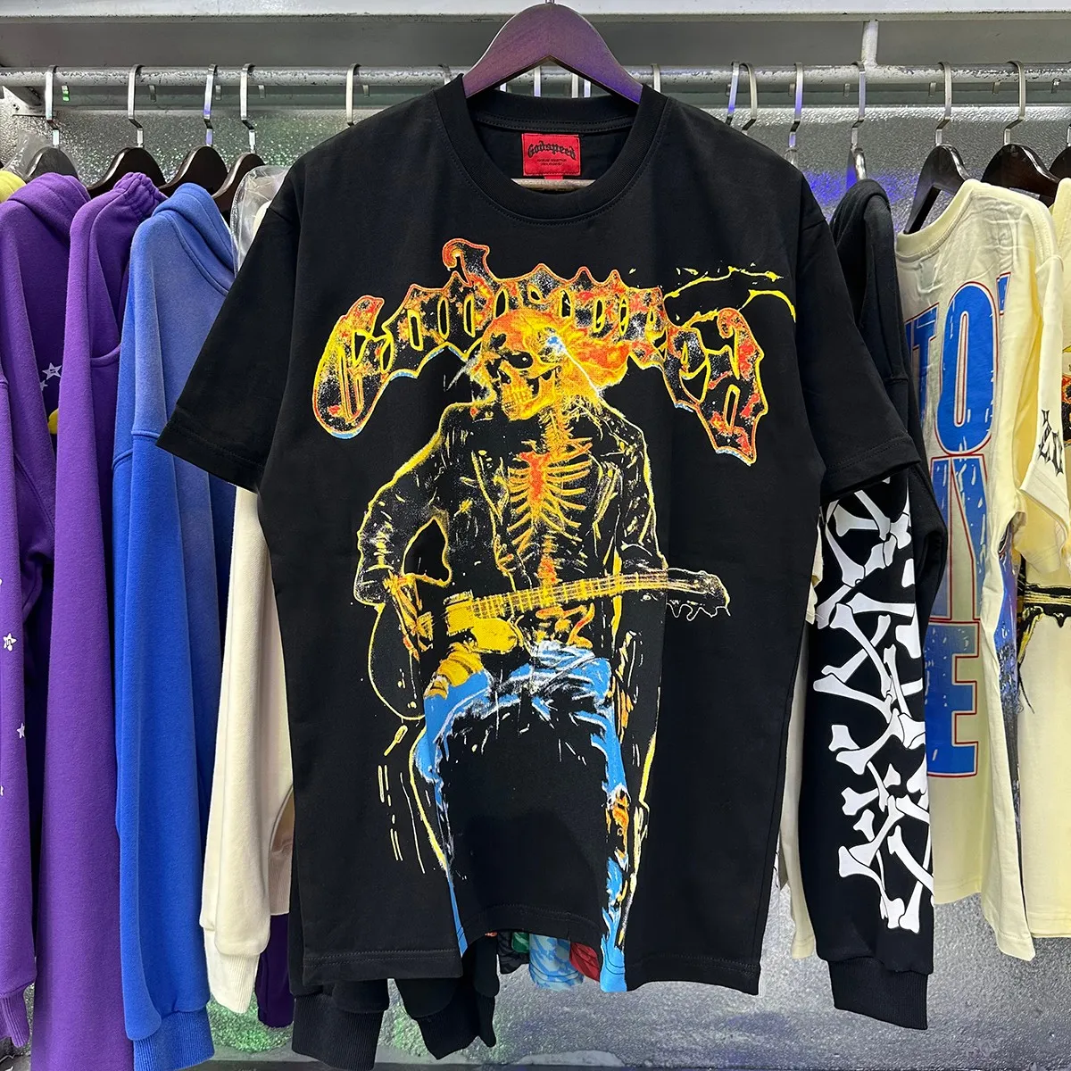 No. 7030, real shot, beautiful Godspeed guitar skull denim print high quality double yarn casual round neck short-sleeved T-shirt batch 110 Color: black, apricot; Size: S M L XL