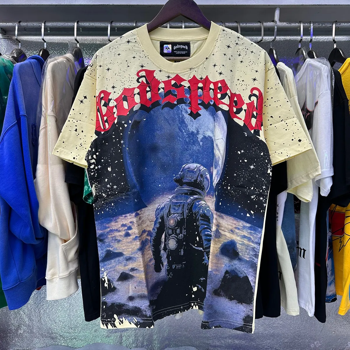 Actual photo, No. 7072, Mechao Godspeed astronaut Earth starry print high quality double yarn pure cotton casual short-sleeved T-shirt batch 110 Color: black and red, apricot, black and yellow
