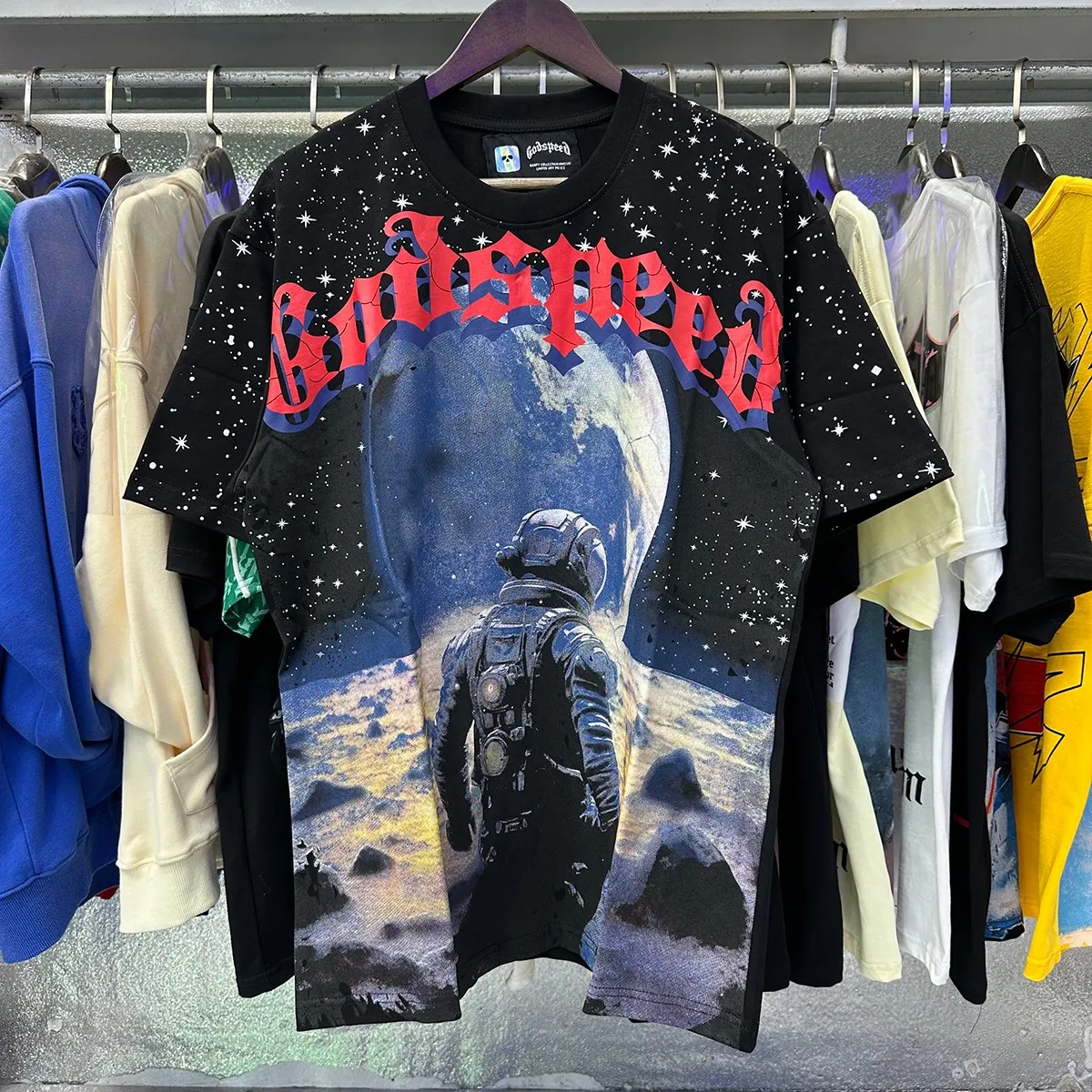 Actual photo, No. 7072, Mechao Godspeed astronaut Earth starry print high quality double yarn pure cotton casual short-sleeved T-shirt batch 110 Color: black and red, apricot, black and yellow