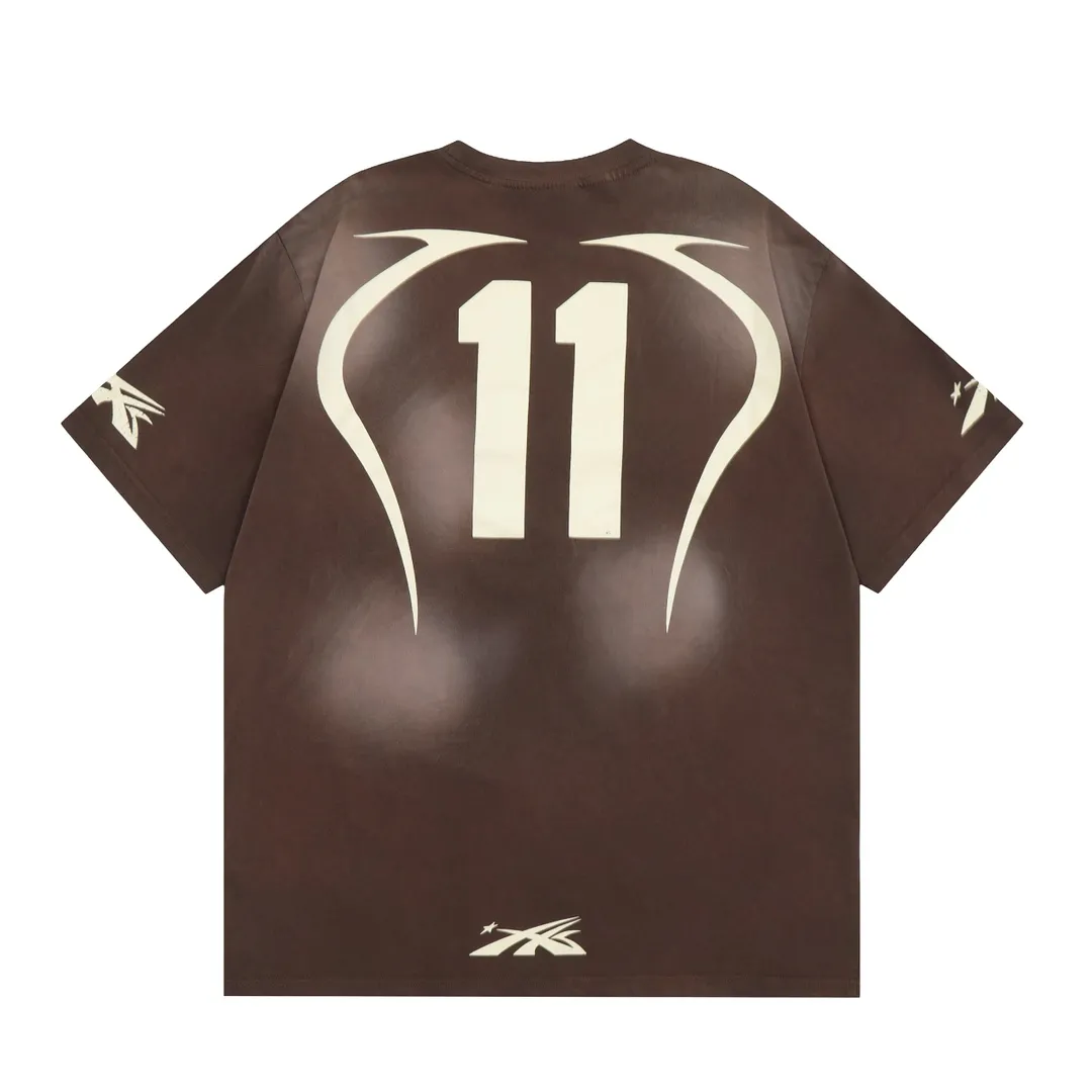 P126 Newly added brown Hellstar WARM UP T-SHIRT high-quality sprayed horse short-sleeved T-shirt. The new hot beauty trend Hellstar!  Standard beauty and trendy workmanship, original customization (fabric, pattern, printing, hang tag, main mark, etc.), exaggerated style, explosive style, dare to break through tradition, bring adventurous new fashion experience!   YoungBoy, the most popular rapper in the youth circle, has shot a lot of models for him, and celebrities such as Dababy and Swae Lee frequently get dressed!  Color: WHITE, RED, GREEN, Darkest Navy, BLACK, Brown Size: S, M, L, XL