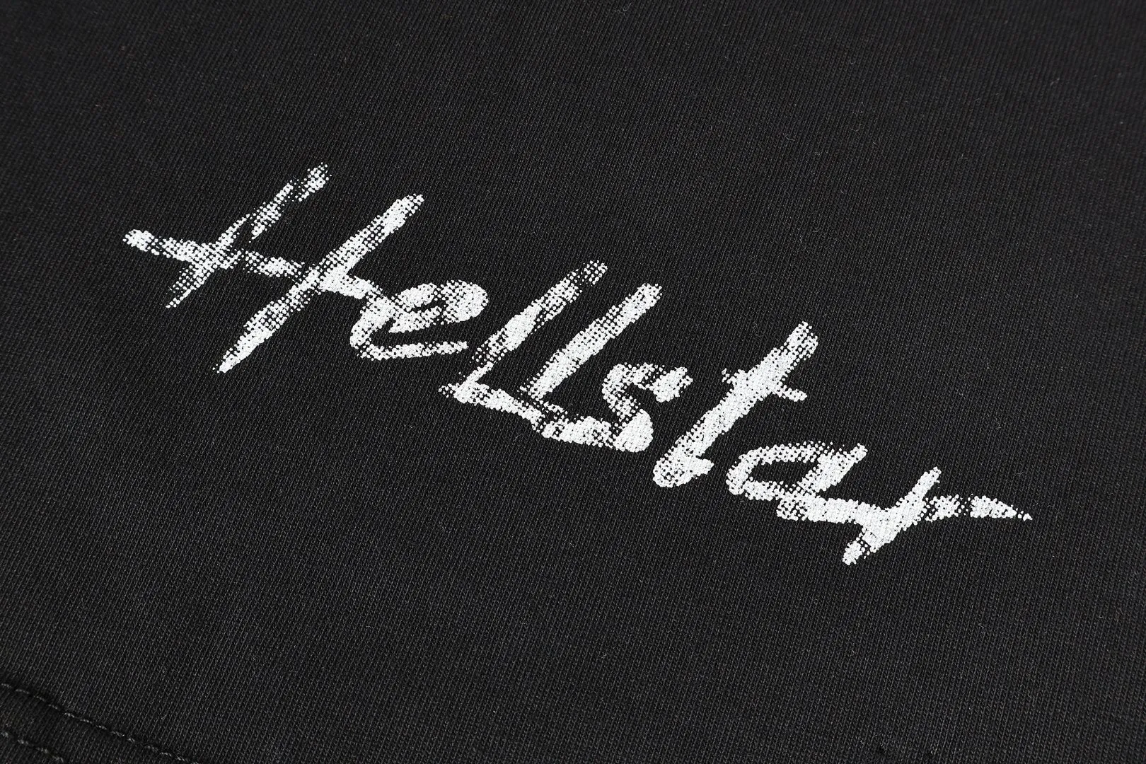 P134 Hellstar/Hellstar (actual shot) Craftsmanship: Washed and sprayed + holes + the whole piece is washed and hand-worn Cross-border European and American style street brand pure cotton T-shirt Fabric (fabric): 32 pieces of 250g washed and combed double yarn pure cotton Size (size): S-M- L- X L Color (colour): Washed black 👉