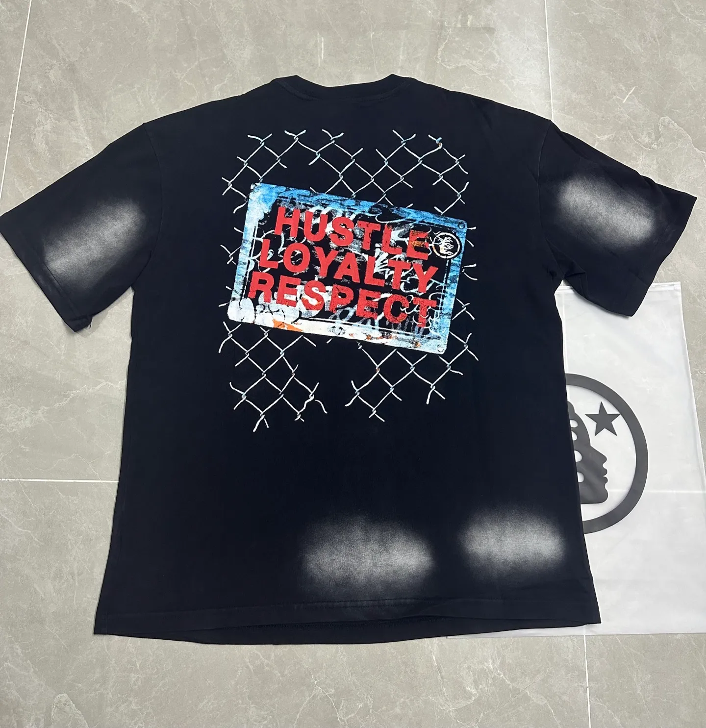 P126 Hellstar Cross-border European and American style street fashion brand pure cotton T-shirt Fabric (fabric): 32 counts of 250g washed combed double yarn pure cotton Size (size): S-M- L- X L Color (colour): Washed black (spray Ma Liu)