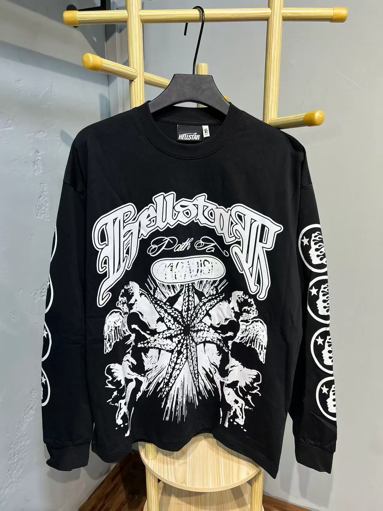 P140 Real-stock Hellstar Cross-border European and American style/street fashion brand pure cotton long-sleeved T-shirt Fabric (fabric): High-density 26-count 270-gram heavy combed double yarn pure cotton Size (size): S-M- L- X L Color (colour): Active black/ivory white 👉