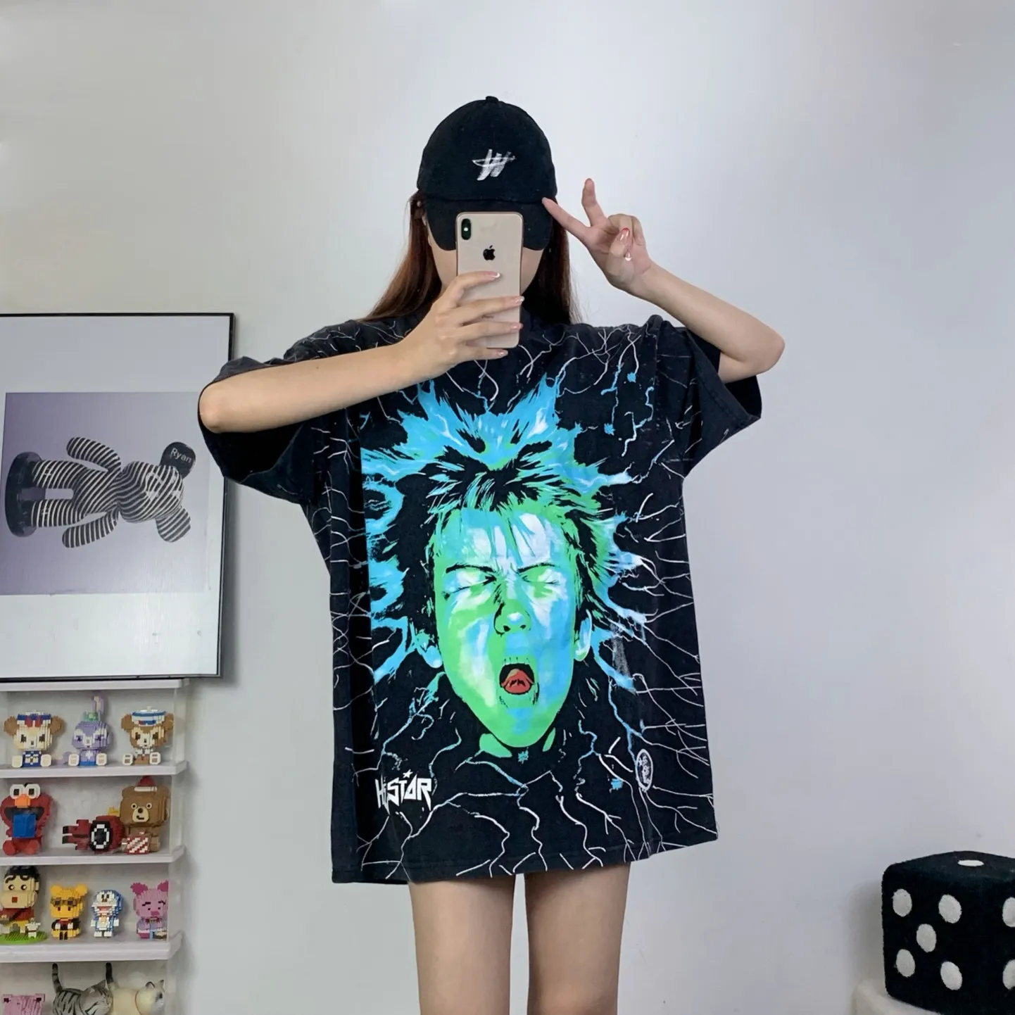 P146 Hellstar Studios Electric Kid Short Sleeve Tee Shirt Washed Black Short Sleeve T-shirt The new hot beauty trend Hellstar!  Standard beauty and trendy workmanship, original customization (fabric, pattern, printing, hang tag, main mark, etc.), exaggerated style, explosive style, dare to break through tradition, bring adventurous new fashion experience!  YoungBoy, the most popular rapper in the youth circle, has shot a lot of models for him, and celebrities such as Dababy and Swae Lee frequently get dressed!  color: Vintage Black (washed black) size: S, M, L, XL