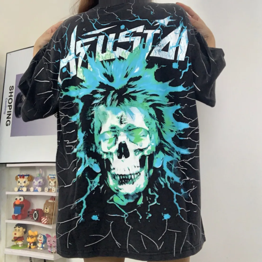 P146 Hellstar Studios Electric Kid Short Sleeve Tee Shirt Washed Black Short Sleeve T-shirt The new hot beauty trend Hellstar!  Standard beauty and trendy workmanship, original customization (fabric, pattern, printing, hang tag, main mark, etc.), exaggerated style, explosive style, dare to break through tradition, bring adventurous new fashion experience!  YoungBoy, the most popular rapper in the youth circle, has shot a lot of models for him, and celebrities such as Dababy and Swae Lee frequently get dressed!  color: Vintage Black (washed black) size: S, M, L, XL