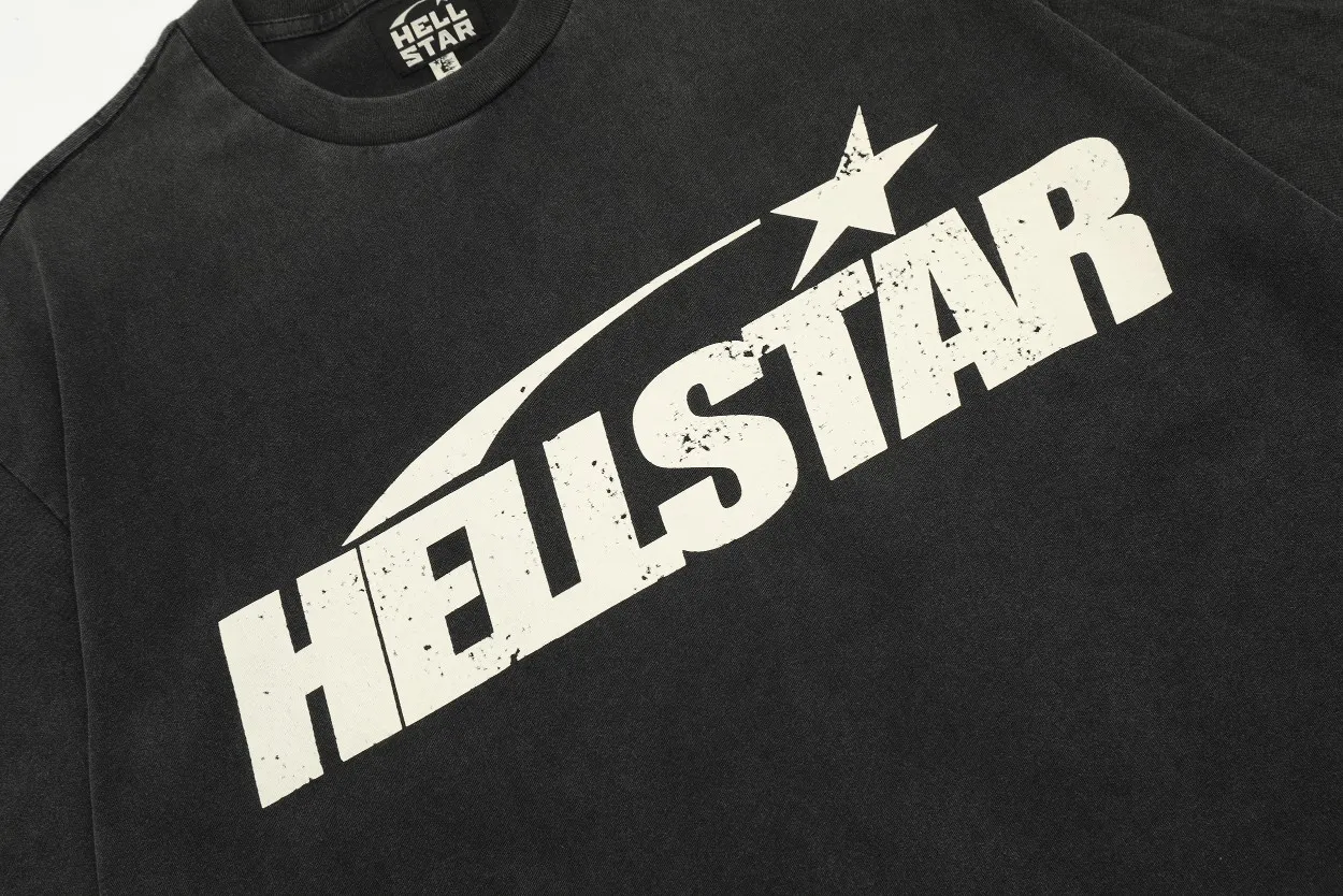 P126 Hellstar Studios Classic Logo Short Sleeve Tee Shirt Washed Black Short Sleeve T-shirt The new hot beauty trend Hellstar!  Standard beauty and trendy workmanship, original customization (fabric, pattern, printing, hang tag, main mark, etc.), exaggerated style, explosive style, dare to break through tradition, bring adventurous new fashion experience!  YoungBoy, the most popular rapper in the youth circle, has shot a lot of models for him, and celebrities such as Dababy and Swae Lee frequently get dressed!  color: Vintage Black (washed black) size: S, M, L, XL