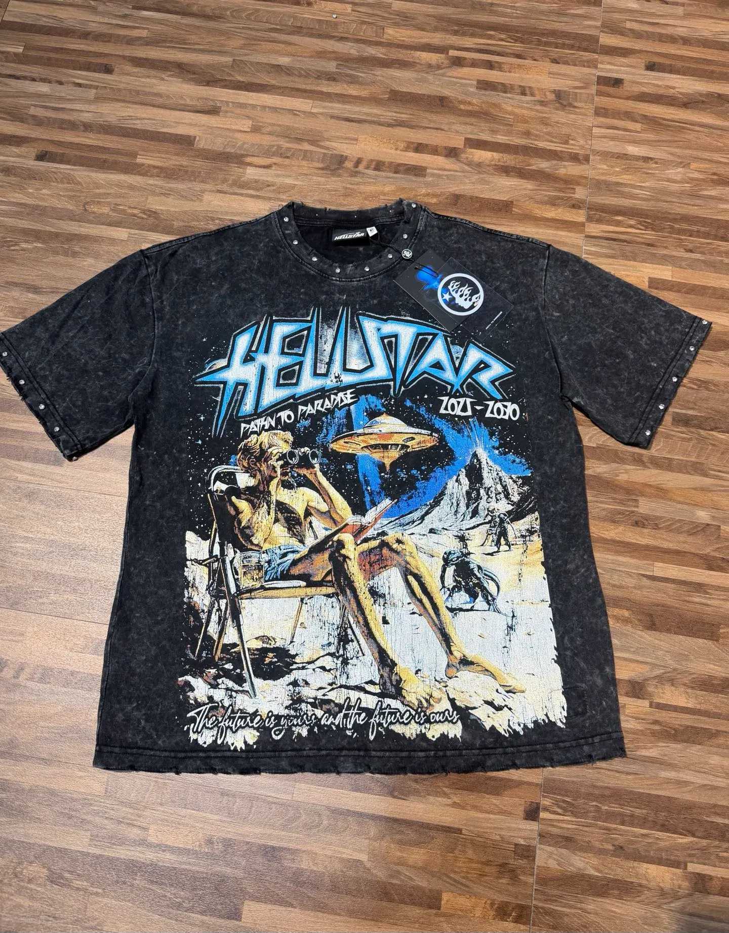 P134 Hellstar/Hellstar (actual shot) Craftsmanship: Washed retro whole piece worn + hand-made diamonds + hot stamping digital printing Cross-border European and American style street brand pure cotton T-shirt Fabric (fabric): 32 counts 250g washed combed double yarn pure cotton Size (size): S-M- L- X L Color (colour): Washed black