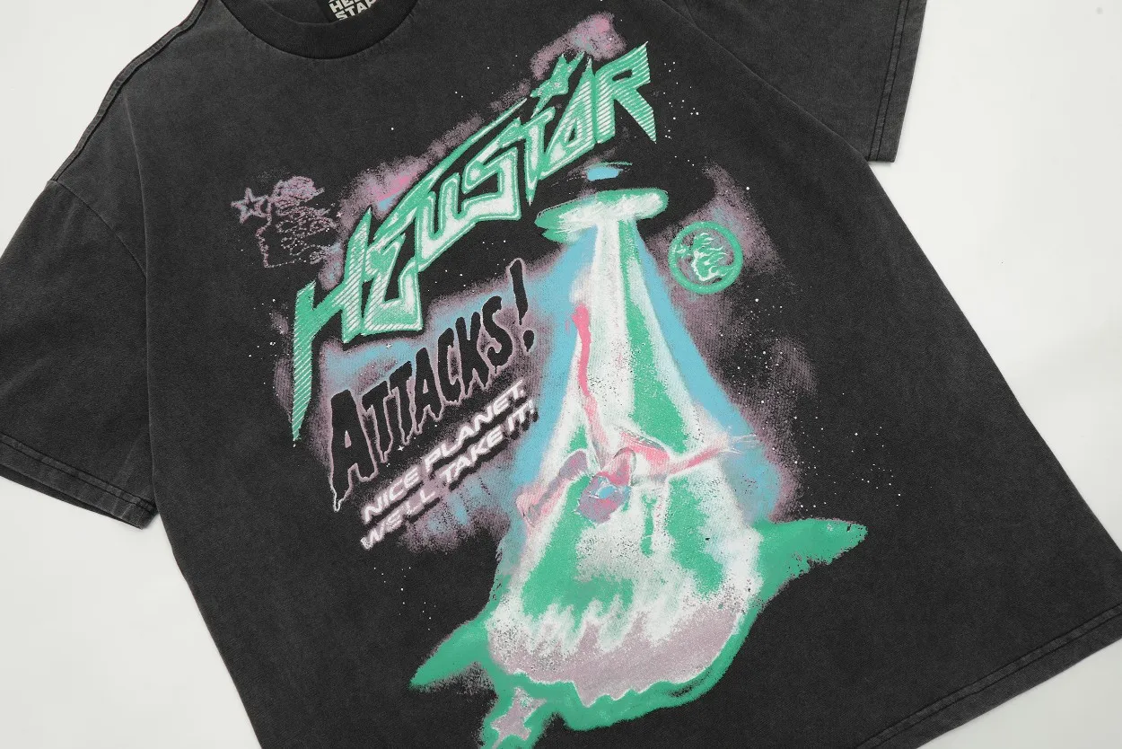 P134 Hellstar Attacks T-Shirt Short-sleeved T-shirt The new hot beauty trend Hellstar!  Standard beauty and trendy workmanship, original customization (fabric, pattern, printing, hang tag, main mark, etc.), exaggerated style, explosive style, dare to break through tradition, bring adventurous new fashion experience!  YoungBoy, the most popular rapper in the youth circle, has shot a lot of models for him, and celebrities such as Dababy and Swae Lee frequently get dressed!  color: Vintage Black (washed black) size: S, M, L, XL
