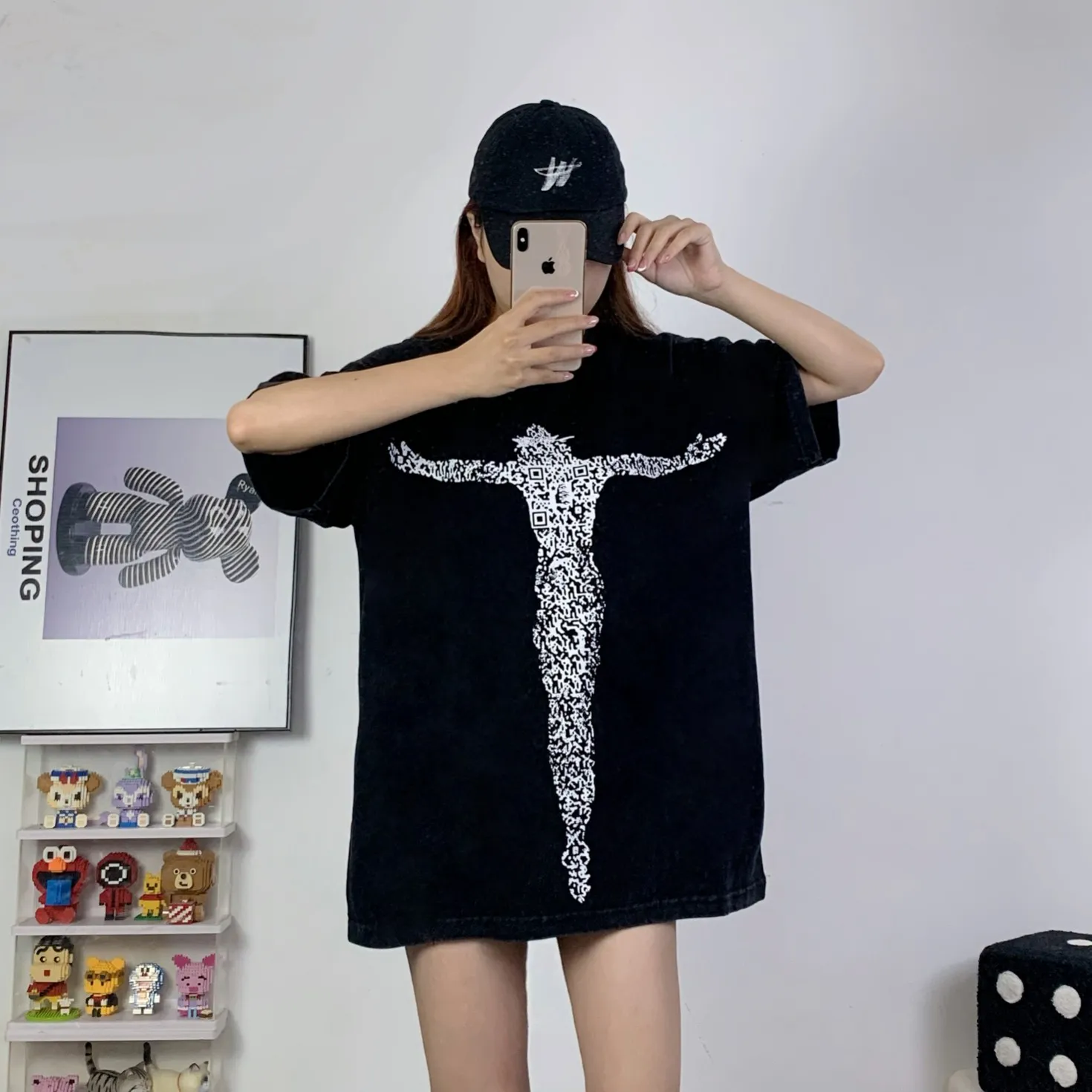 P126 Hellstar Studios QR Christ Short Sleeve Tee Shirt Washed Vintage Black Hellstar washed and distressed high-quality short-sleeved T-shirt The new hot beauty trend Hellstar! Standard beauty and trendy workmanship, original customization (fabric, pattern, printing, hang tag, main mark, etc.), exaggerated style, explosive style, dare to break through tradition, bring adventurous new fashion experience!  YoungBoy, the most popular rapper in the youth circle, has shot a lot of models for him, and celebrities such as Dababy and Swae Lee frequently get dressed!  color: Vintage Black (washed black) size: S, M, L, XL
