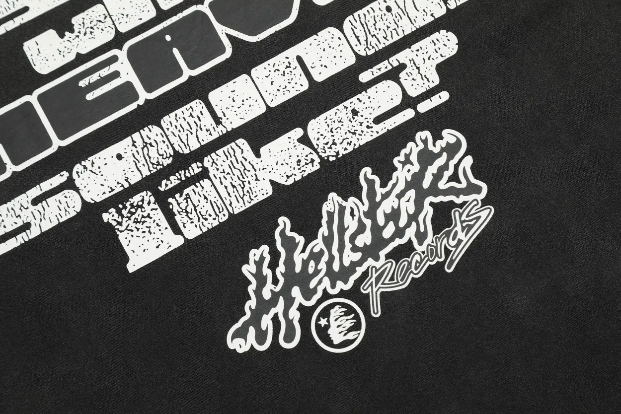 P126 Hellstar Studios Rage Short Sleeve Tee Shirt Hellstar washed and distressed short-sleeved T-shirt The new hot beauty trend Hellstar!  Standard beauty and trendy workmanship, original customization (fabric, pattern, printing, hang tag, main mark, etc.), exaggerated style, explosive style, dare to break through tradition, bring adventurous new fashion experience!  YoungBoy, the most popular rapper in the youth circle, has shot a lot of models for him, and celebrities such as Dababy and Swae Lee frequently get dressed!  color: Vintage Black (washed black) size: S,M,L,XL