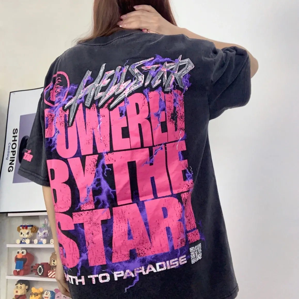 P134 Hellstar Studios Brain Helmet Short Sleeve Tee Shirt Black short-sleeved T-shirt The new hot beauty trend Hellstar!  Standard beauty and trendy workmanship, original customization (fabric, pattern, printing, hang tag, main mark, etc.), exaggerated style, explosive style, dare to break through tradition, bring adventurous new fashion experience!  YoungBoy, the most popular rapper in the youth circle, has shot a lot of models for him, and celebrities such as Dababy and Swae Lee frequently get dressed!  color: Vintage Black (washed black) size: S, M, L, XL