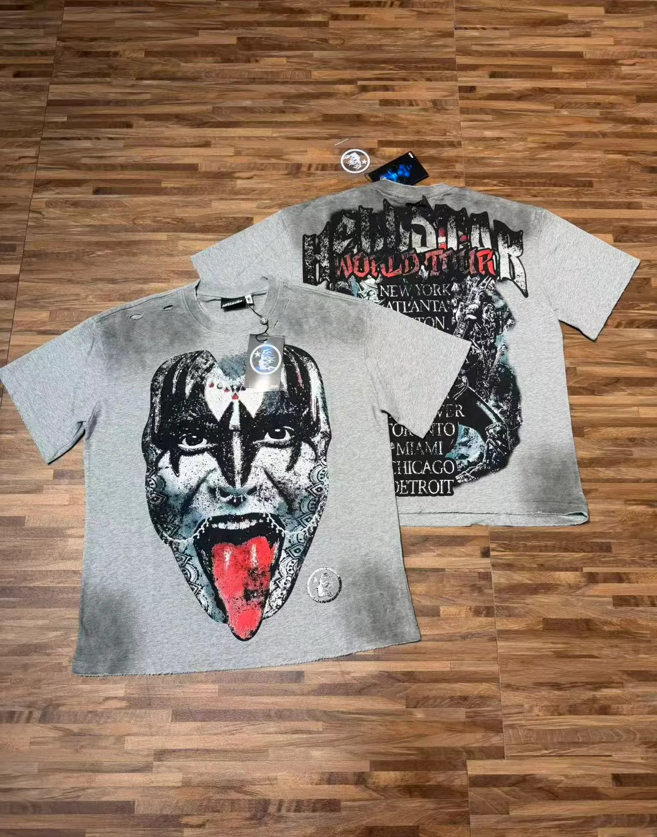 P134 Hellstar/Hellstar (actual shot) Craftsmanship: Washed and sprayed + holes + the whole piece is washed and frayed by hand Cross-border European and American style street brand pure cotton T-shirt Fabric (fabric): 32 count 250g washed combed double yarn pure cotton Size (size): S-M- L- X L Color (colour): Washed gray/washed black 👉
