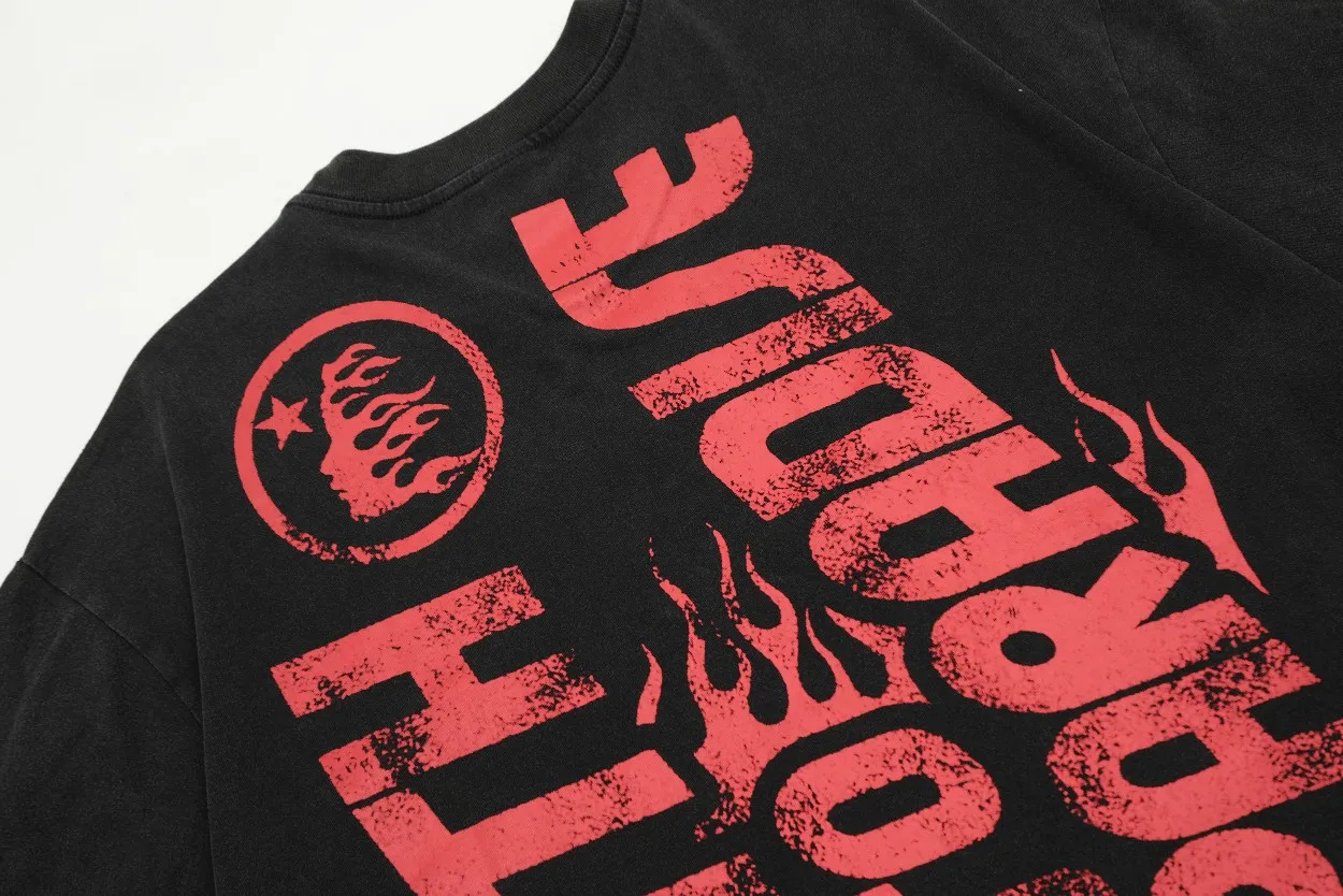 P126 Hellstar Studios Classic Logo Short Sleeve Tee Shirt Washed Black Short Sleeve T-shirt The new hot beauty trend Hellstar!  Standard beauty and trendy workmanship, original customization (fabric, pattern, printing, hang tag, main mark, etc.), exaggerated style, explosive style, dare to break through tradition, bring adventurous new fashion experience!  YoungBoy, the most popular rapper in the youth circle, has shot a lot of models for him, and celebrities such as Dababy and Swae Lee frequently get dressed!  color: Vintage Black (washed black) size: S, M, L, XL