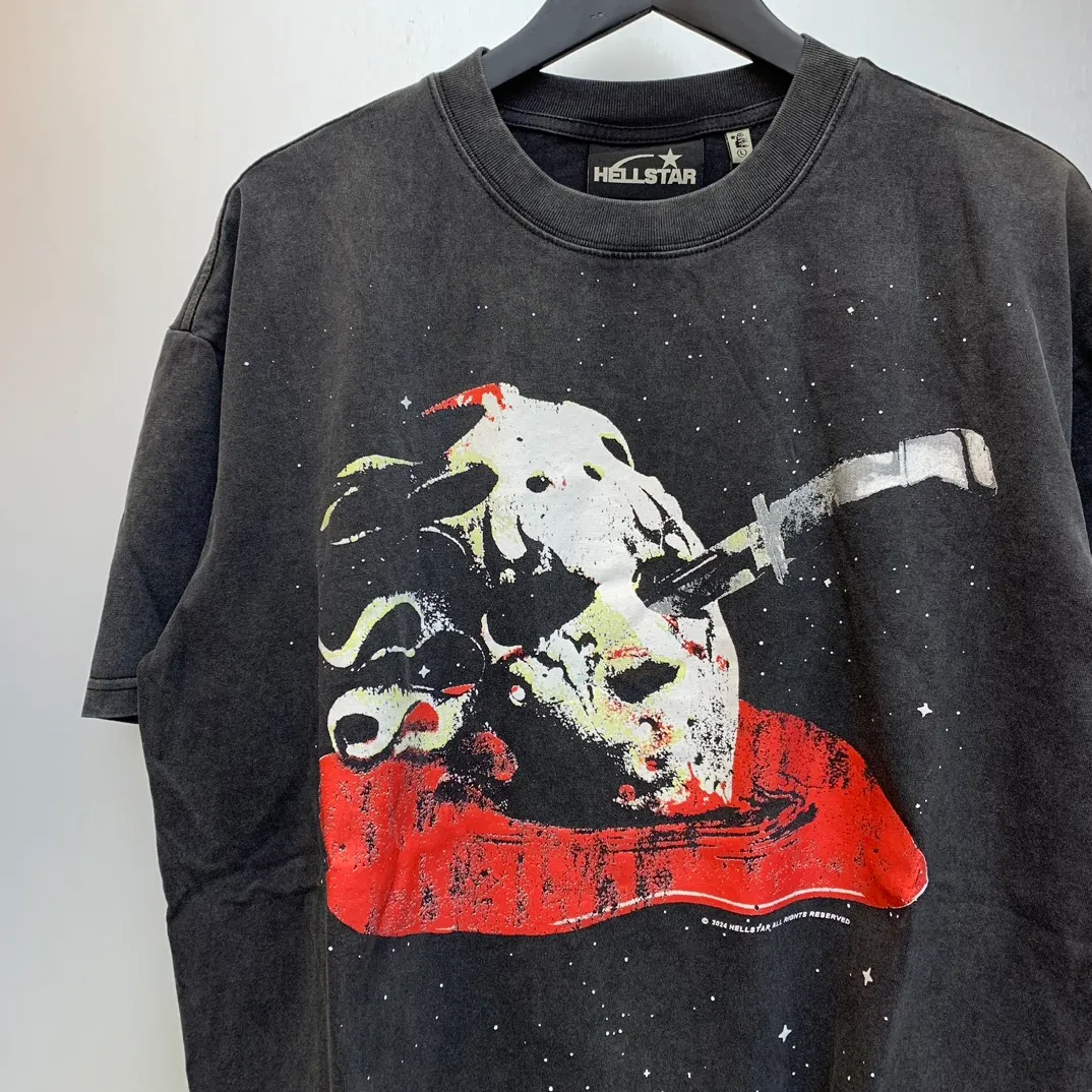 P134 HELLSTAR Jason Mask Shirt High-quality distressed short-sleeved T-shirt The new hot beauty trend Hellstar!  Standard beauty and trendy workmanship, original customization (fabric, pattern, printing, hang tag, main mark, etc.), exaggerated style, explosive style, dare to break through tradition, bring adventurous new fashion experience!   YoungBoy, the most popular rapper in the youth circle, has shot a lot of models for him, and celebrities such as Dababy and Swae Lee frequently get dressed!  color: black Size: S, M, L, XL