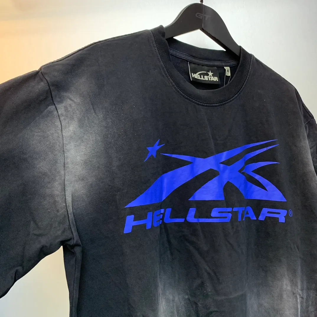 P126 HELLSTAR SPORTS CORE LOGO GEL T-SHIRT American fashion spray Ma Liu short-sleeved T-shirt The new hot beauty fashion Hellstar!  Standard beauty and trendy workmanship, original customization (fabric, pattern, printing, hang tag, main mark, etc.), exaggerated style, explosive style, dare to break through tradition, bring adventurous new fashion experience!   YoungBoy, the most popular rapper in the youth circle, has shot a lot of models for him, and celebrities such as Dababy and Swae Lee frequently get dressed!  color: black size: S, M, L, XL