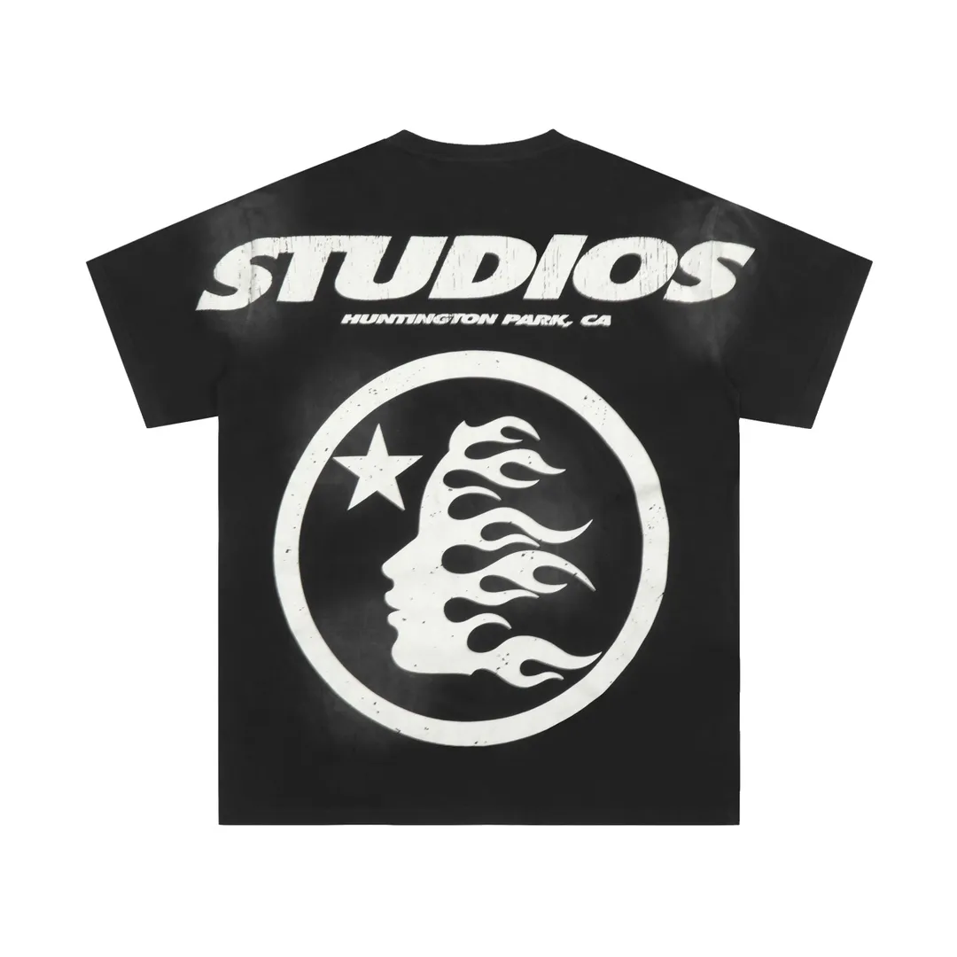 P126 HELLSTAR STUDIOS CARTOON LOGO T-SHIRT High-quality short-sleeved T-shirt, the new hot beauty trend Hellstar!  Standard beauty and trendy workmanship, original customization (fabric, pattern, printing, hang tag, main mark, etc.), exaggerated style, explosive style, dare to break through tradition, bring adventurous new fashion experience!   YoungBoy, the most popular rapper in the youth circle, has shot a lot of models for him, and celebrities such as Dababy and Swae Lee frequently get dressed!  color: black Size: S, M, L, XL
