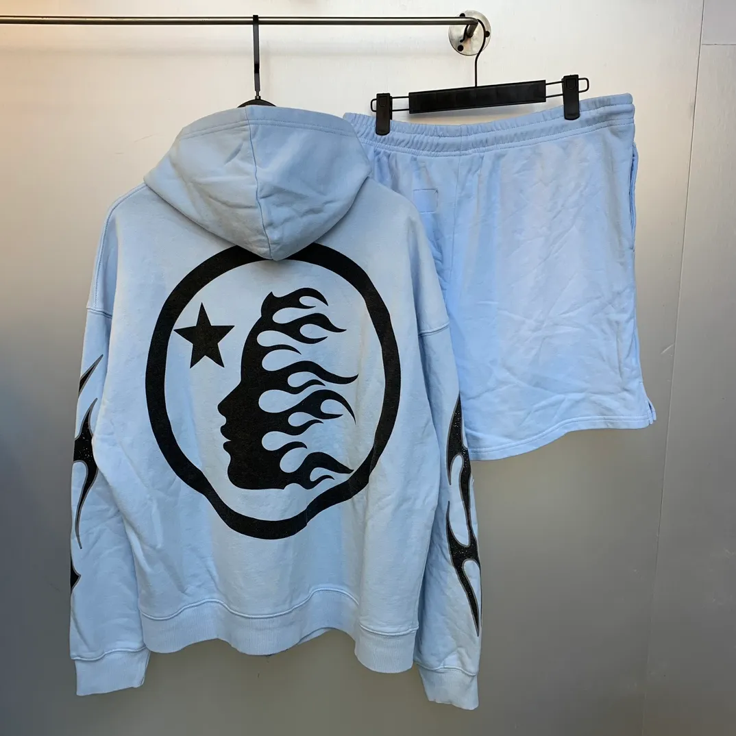 P150 HELLSTAR STUDIOS SHORTS High-quality spray-on distressed cotton shorts, the new hot beauty trend Hellstar!  Standard beauty and trendy workmanship, original customization (fabric, pattern, printing, hang tag, main mark, etc.), exaggerated style, explosive style, dare to break through tradition, bring adventurous new fashion experience!   YoungBoy, the most popular rapper in the youth circle, has shot a lot of models for him, and celebrities such as Dababy and Swae Lee frequently get dressed!  color: Blue Size: S, M, L, XL