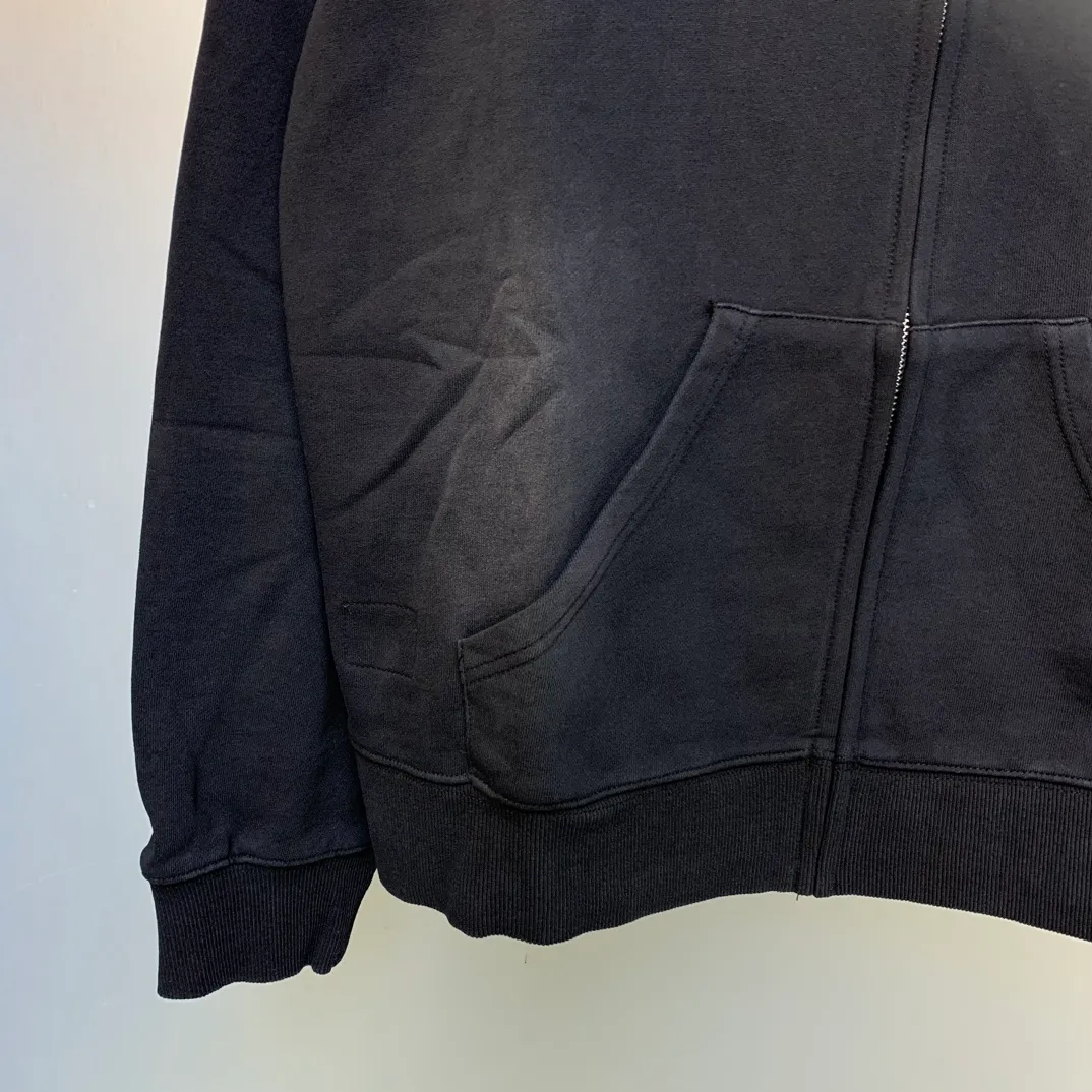 P240 HELLSTAR ESSENTIALS ZIP-UP High-quality trendy brand cardigan sweatshirt jacket The new hot beauty trend Hellstar!  Standard beauty and trendy workmanship, original customization (fabric, pattern, printing, hang tag, main mark, etc.), exaggerated style, explosive style, dare to break through tradition, bring adventurous new fashion experience!   YoungBoy, the most popular rapper in the youth circle, has shot a lot of models for him, and celebrities such as Dababy and Swae Lee frequently get dressed!  color: black Size: S, M, L, XL