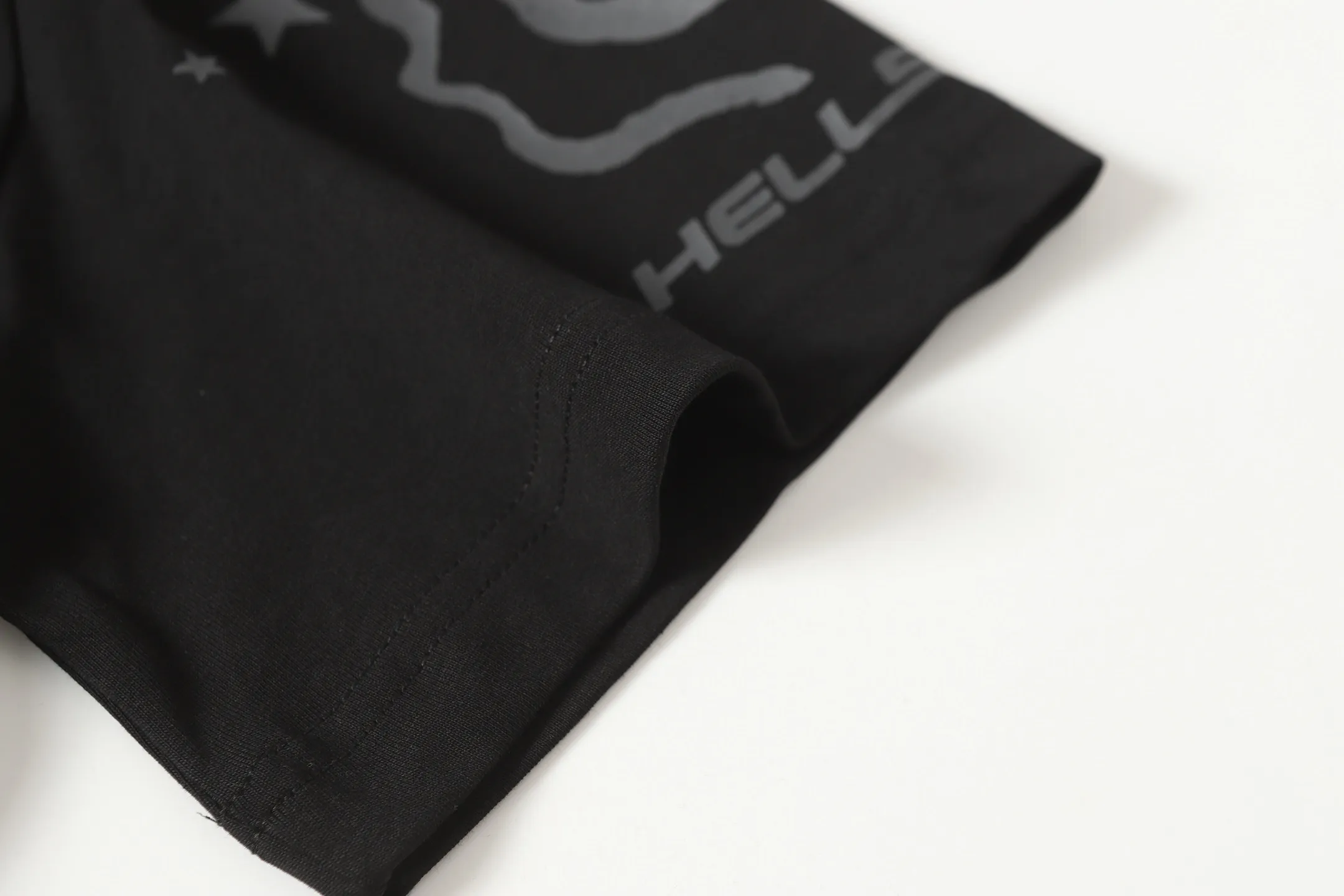 P108 Real-stock Hellstar Cross-border European and American style, street fashion brand pure cotton T-shirt Fabric (fabric): 32 counts of 240g heavy combed double yarn pure cotton Size (size): S-M- L- X L Color (colour): white/black 👉 👉 👉