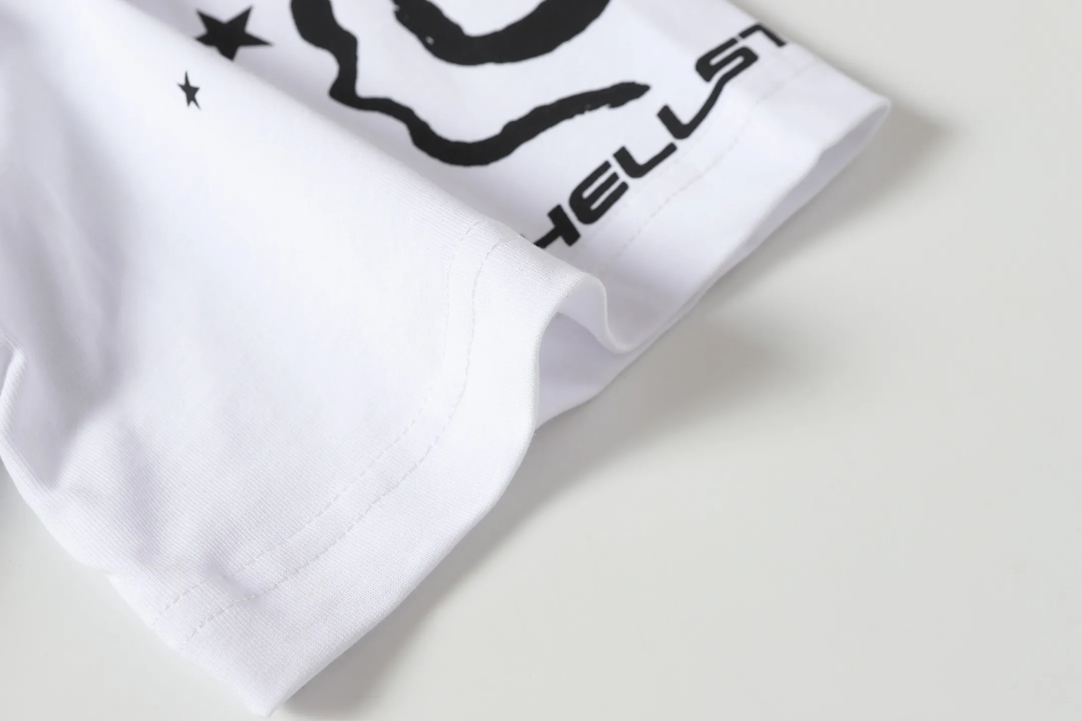 P108 Real-stock Hellstar Cross-border European and American style, street fashion brand pure cotton T-shirt Fabric (fabric): 32 counts of 240g heavy combed double yarn pure cotton Size (size): S-M- L- X L Color (colour): white/black 👉 👉 👉