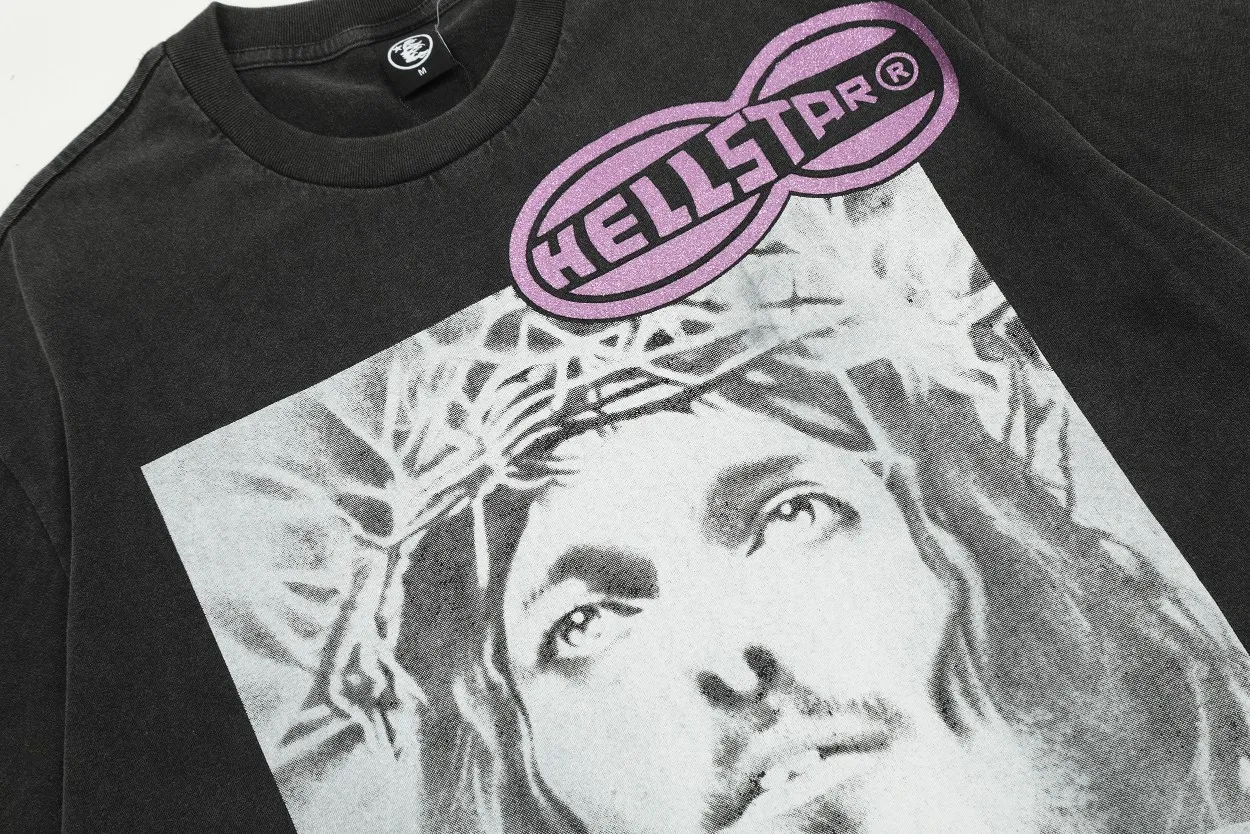 P126 Hellstar WWHD GOD Tshirt Hellstar washed and distressed short-sleeved T-shirt The new hot beauty trend Hellstar!  Standard beauty and trendy workmanship, original customization (fabric pattern, printing, hangtag, main mark, etc.), exaggerated painting style, explosive style, dare to break through tradition, bring adventurous new fashion experience!  YoungBoy, the most popular rapper in the youth circle, has shot a lot of models for him, and celebrities such as Dababy and Swae Lee frequently get dressed!  color: Vintage Black (washed black) size: S, M, L, XL