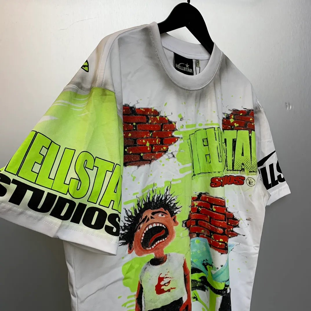 P134 HELLSTAR STUDIOS BRICK WALL T-SHIRT High-quality brick wall printed distressed short-sleeves The new hot beauty trend Hellstar!  Standard beauty and trendy workmanship, original customization (fabric, pattern, printing, hang tag, main mark, etc.), exaggerated style, explosive style, dare to break through tradition, bring adventurous new fashion experience!   YoungBoy, the most popular rapper in the youth circle, has shot a lot of models for him, and celebrities such as Dababy and Swae Lee frequently get dressed!  color: white Size: S, M, L, XL