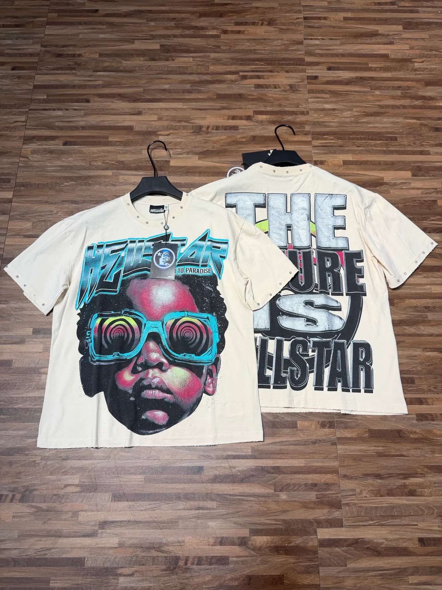 P134 Hellstar/Hellstar (actual shot) Craftsmanship: Washed retro whole piece worn + hand-made drilling + hot stamping digital printing Cross-border European and American style street fashion brand pure cotton T-shirt Fabric (fabric): 32 pieces of 250g washed and combed double yarn pure cotton Size (size): S-M- L- X L Color (colour): Washed Mi Xing
