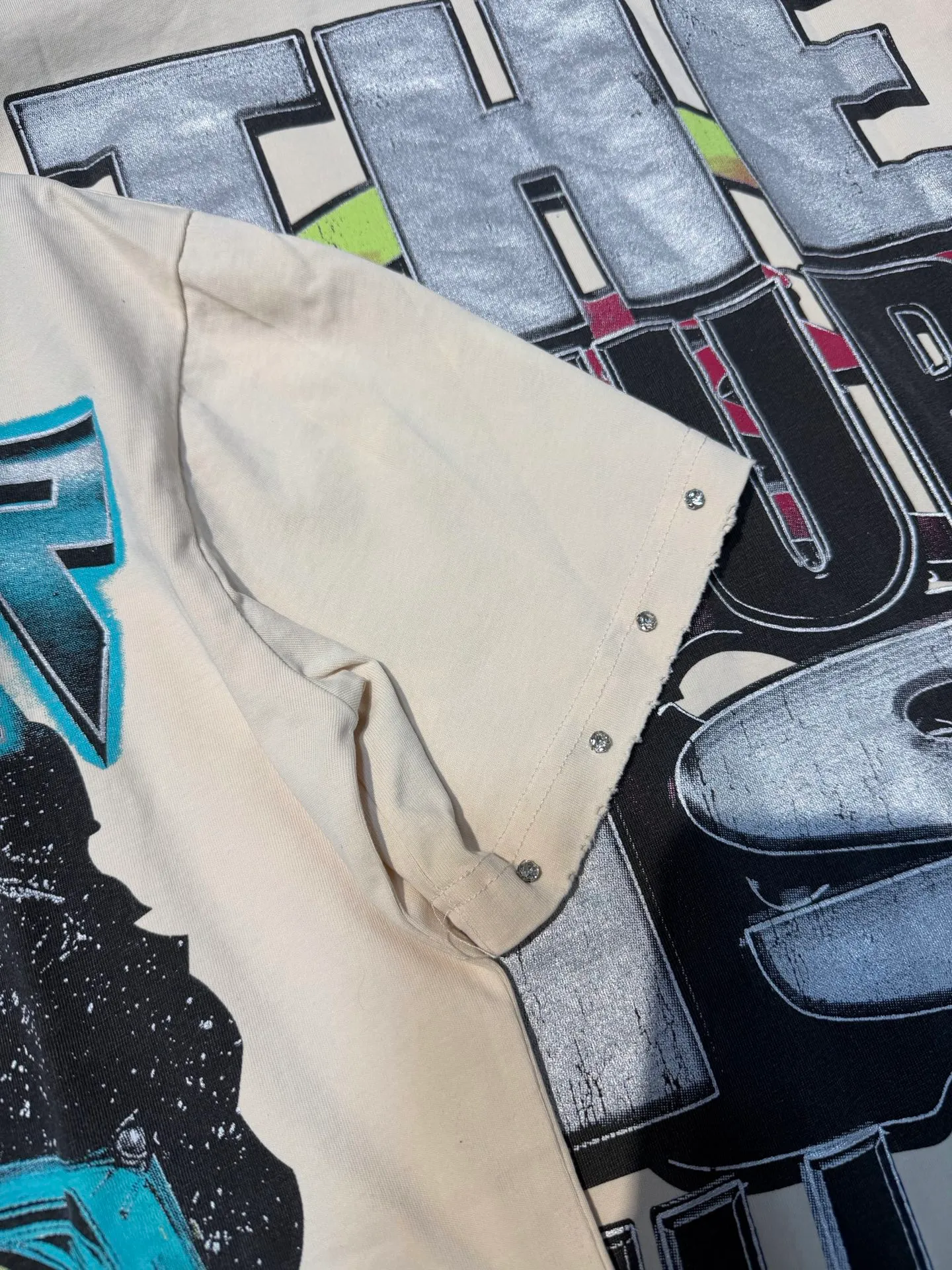P134 Hellstar/Hellstar (actual shot) Craftsmanship: Washed retro whole piece worn + hand-made drilling + hot stamping digital printing Cross-border European and American style street fashion brand pure cotton T-shirt Fabric (fabric): 32 pieces of 250g washed and combed double yarn pure cotton Size (size): S-M- L- X L Color (colour): Washed Mi Xing