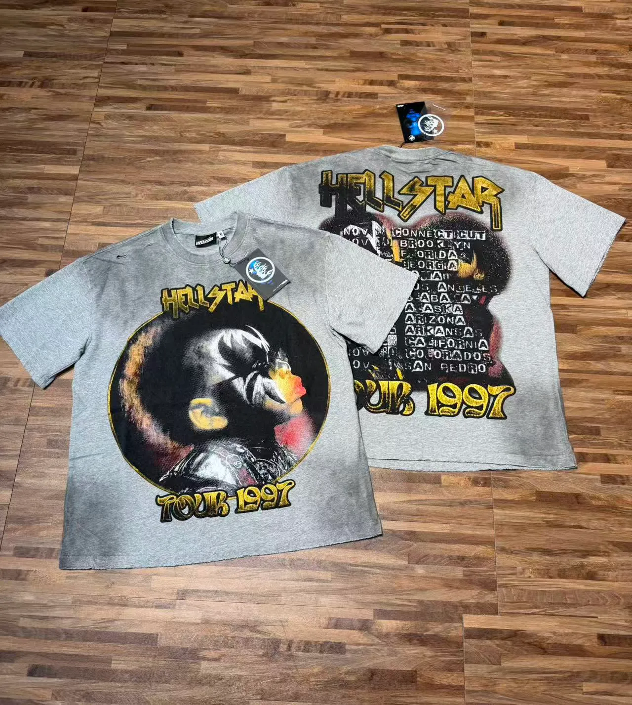 P134 Hellstar/Hellstar (actual shot) Craftsmanship: Washed and sprayed + holes + the whole piece washed and frayed Cross-border European and American style street brand pure cotton T-shirt Fabric (fabric): 32 pieces of 250g washed combed double yarn pure cotton Size (size): S-M- L- X L Color (colour): washed black/washed gray 👉