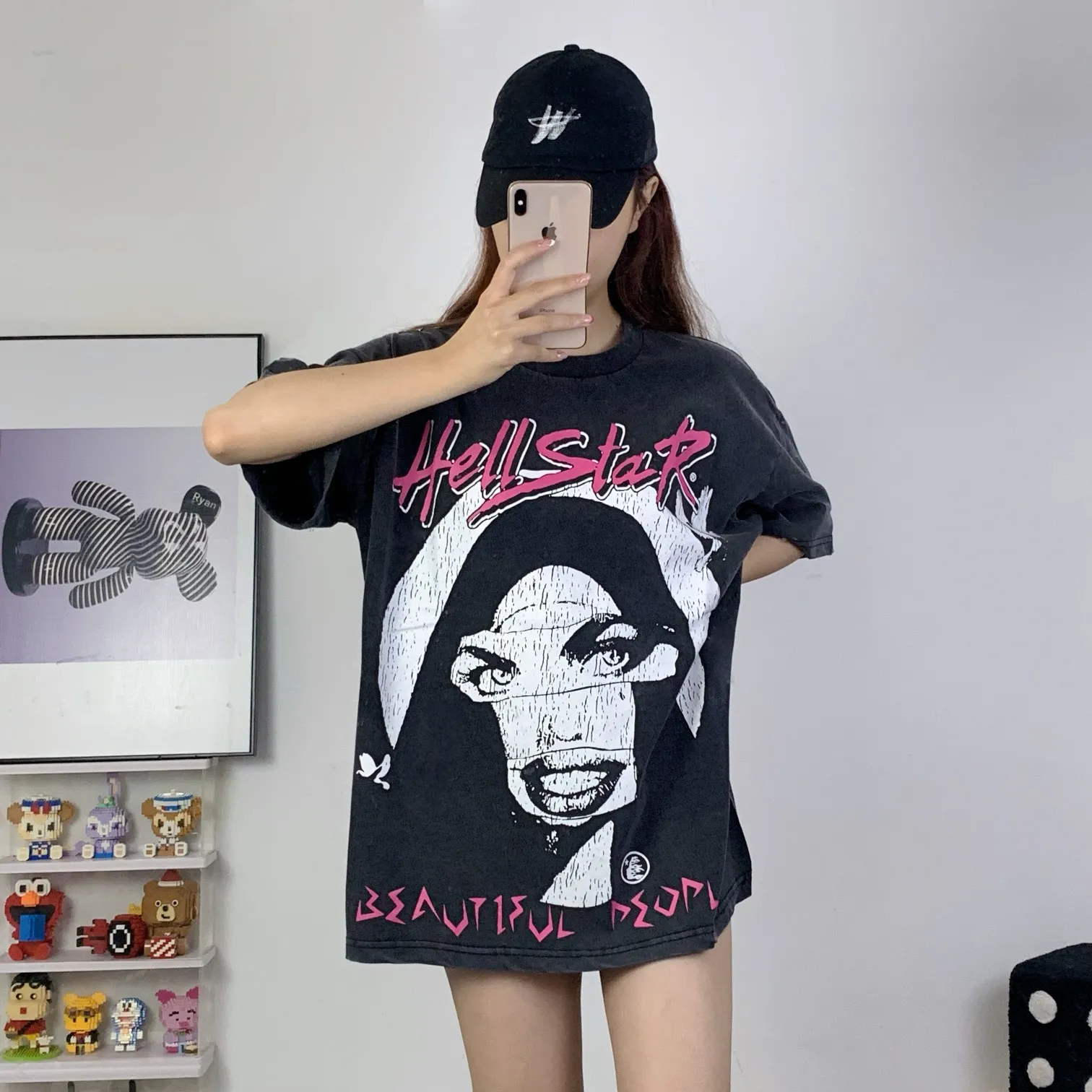 P126 Hellstar Studios Vintage Beautiful People Band Tee Hellstar washed and distressed short-sleeved T-shirt The new hot beauty trend Hellstar!  Standard beauty and trendy workmanship, original customization (fabric, pattern, printing, hang tag, main mark, etc.), exaggerated style, explosive style, dare to break through tradition, bring adventurous new fashion experience!  YoungBoy, the most popular rapper in the youth circle, has shot a lot of models for him, and celebrities such as Dababy and Swae Lee frequently get dressed!  color: Vintage Black (washed black) size: S, M, L, XL