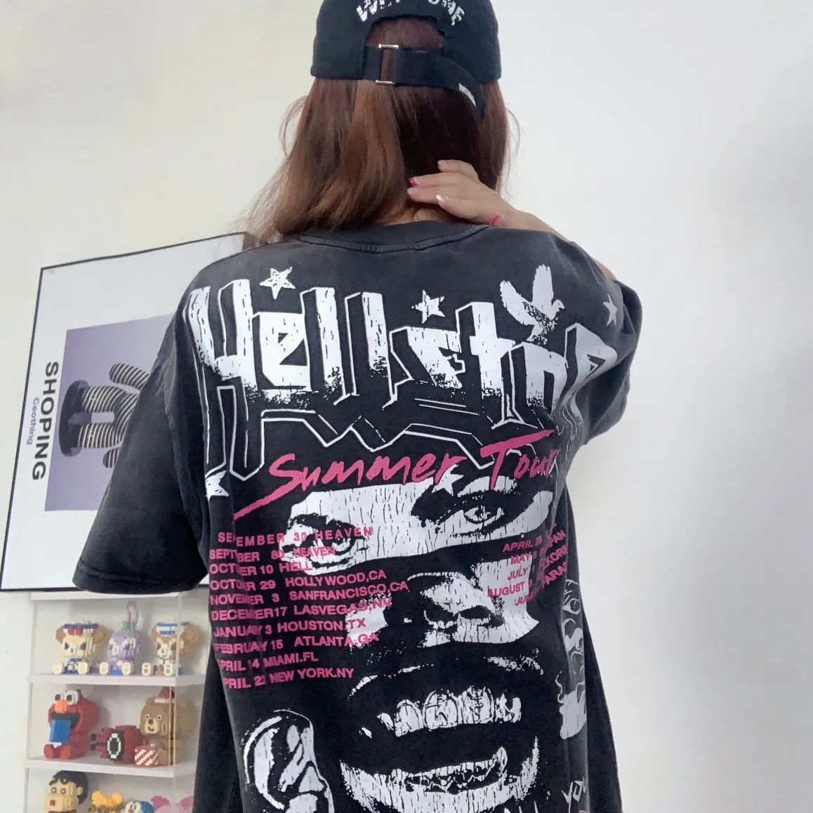 P126 Hellstar Studios Vintage Beautiful People Band Tee Hellstar washed and distressed short-sleeved T-shirt The new hot beauty trend Hellstar!  Standard beauty and trendy workmanship, original customization (fabric, pattern, printing, hang tag, main mark, etc.), exaggerated style, explosive style, dare to break through tradition, bring adventurous new fashion experience!  YoungBoy, the most popular rapper in the youth circle, has shot a lot of models for him, and celebrities such as Dababy and Swae Lee frequently get dressed!  color: Vintage Black (washed black) size: S, M, L, XL