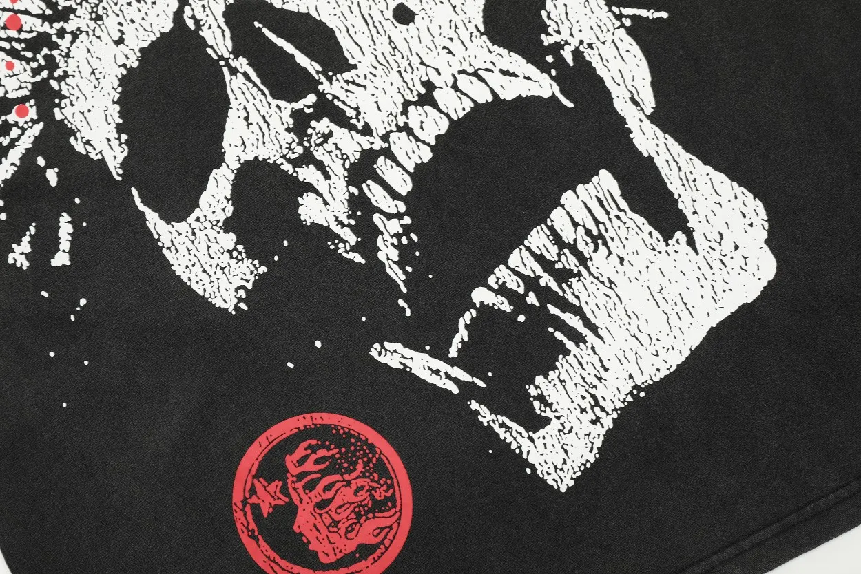 P134 Hellstar "Nailed Skull" Tee short-sleeved T-shirt The new hot beauty trend Hellstar! Standard beauty and trendy workmanship, original customization (fabric, pattern, printing, hang tag, main mark, etc.), exaggerated style, explosive style, dare to break through tradition, bring adventurous new fashion experience!   YoungBoy, the most popular rapper in the youth circle, has shot a lot of models for him, and celebrities such as Dababy and Swae Lee frequently get dressed!   color: Vintage Black (washed black) size: S, M, L, XL