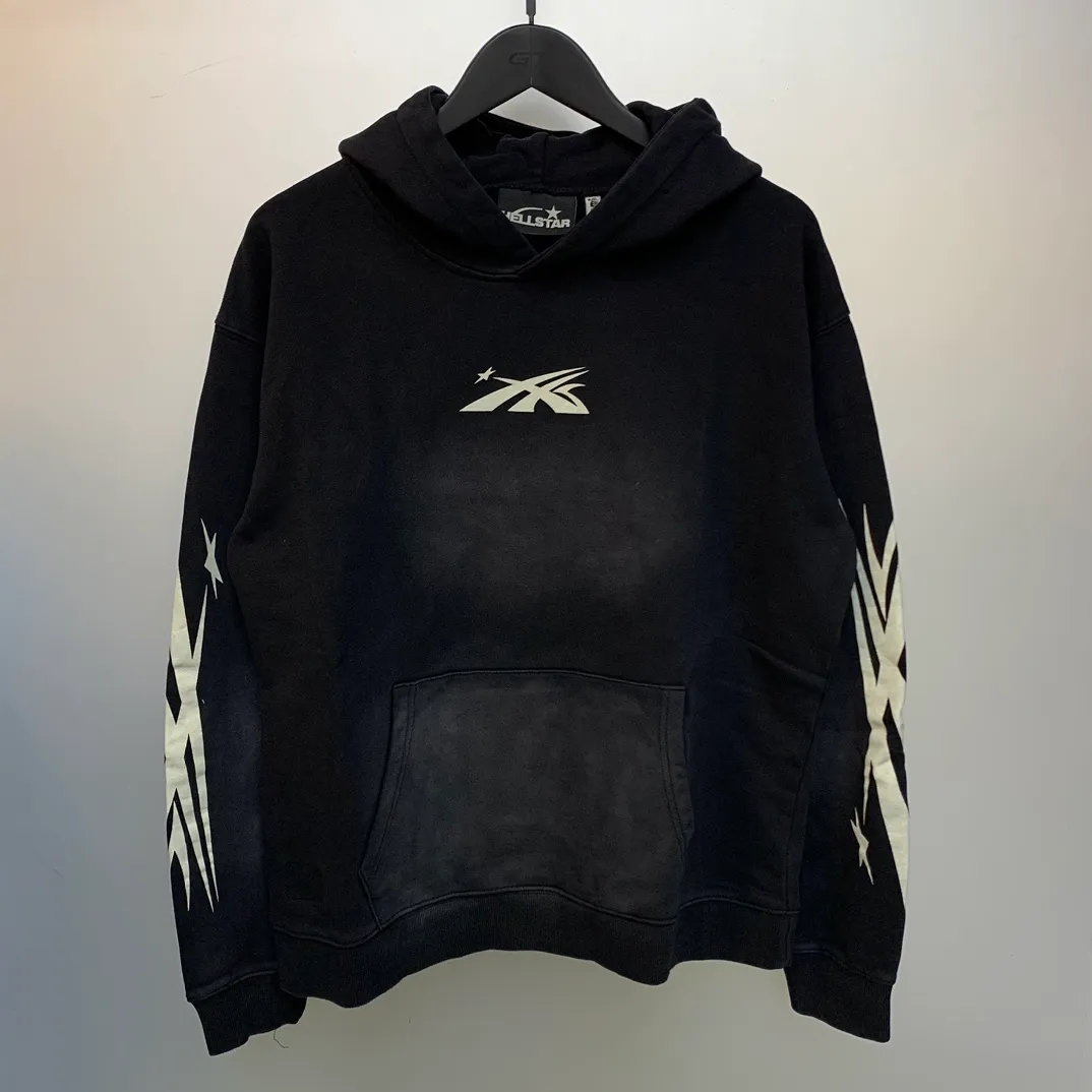 P240 Hellstar Sports Hooded Sweatshirt, a trendy pure cotton spray-on distressed sweatshirt, the new hot trendy Hellstar!  Standard beauty and trendy workmanship, original customization (fabric, pattern, printing, hang tag, main mark, etc.), exaggerated style, explosive style, dare to break through tradition, bring adventurous new fashion experience!   YoungBoy, the most popular rapper in the youth circle, has shot a lot of models for him, and celebrities such as Dababy and Swae Lee frequently get dressed!  color: black Size: S, M, L, XL