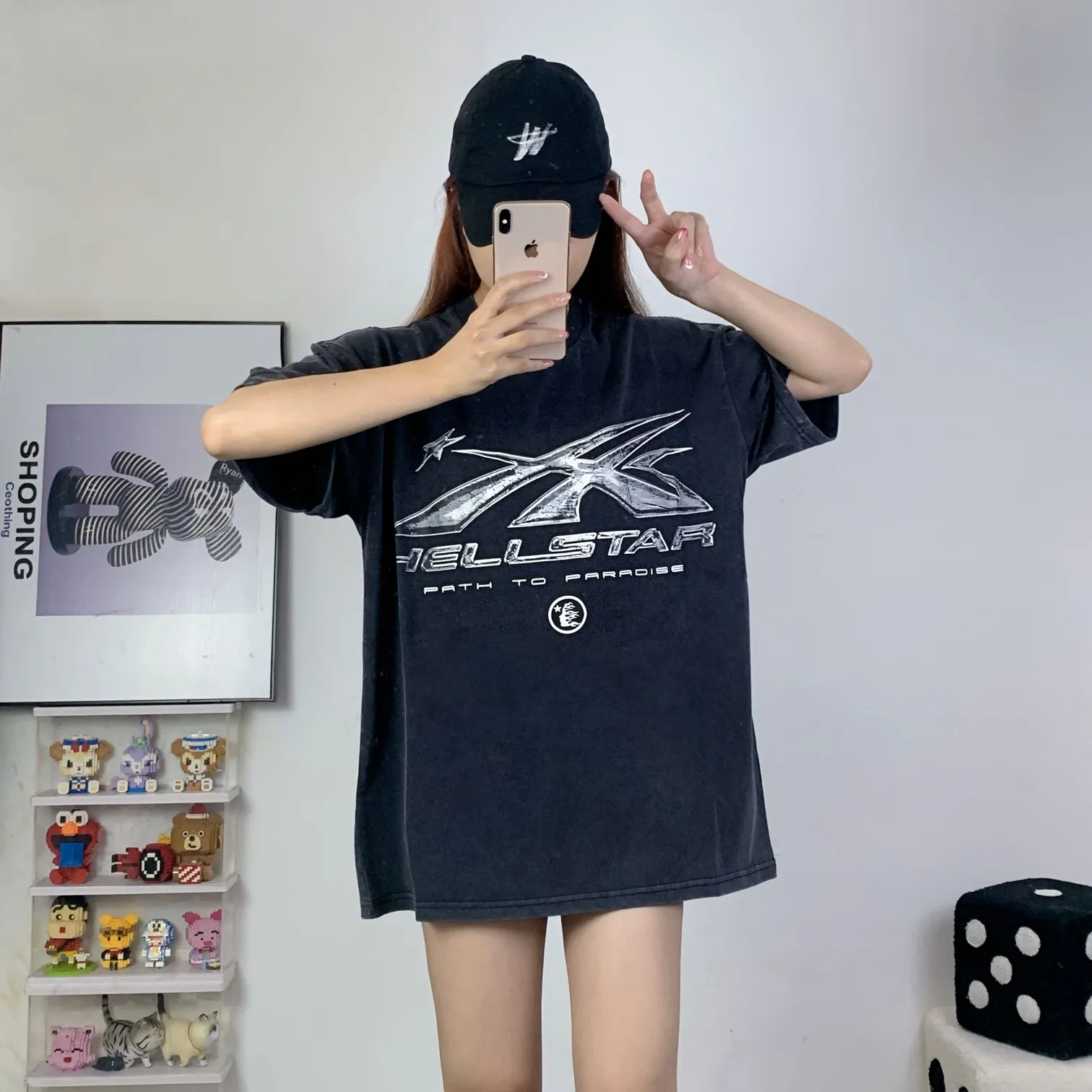 P134 Hellstar T-Shirt Short-sleeved T-shirt The new hot trendy Hellstar!  Standard beauty and trendy workmanship, original customization (fabric, pattern, printing, hang tag, main mark, etc.), exaggerated style, explosive style, dare to break through tradition, bring adventurous new fashion experience!  YoungBoy, the most popular rapper in the youth circle, has shot a lot of models for him, and celebrities such as Dababy and Swae Lee frequently get dressed!  color: Vintage Black (washed black) size: S, M, L, XL
