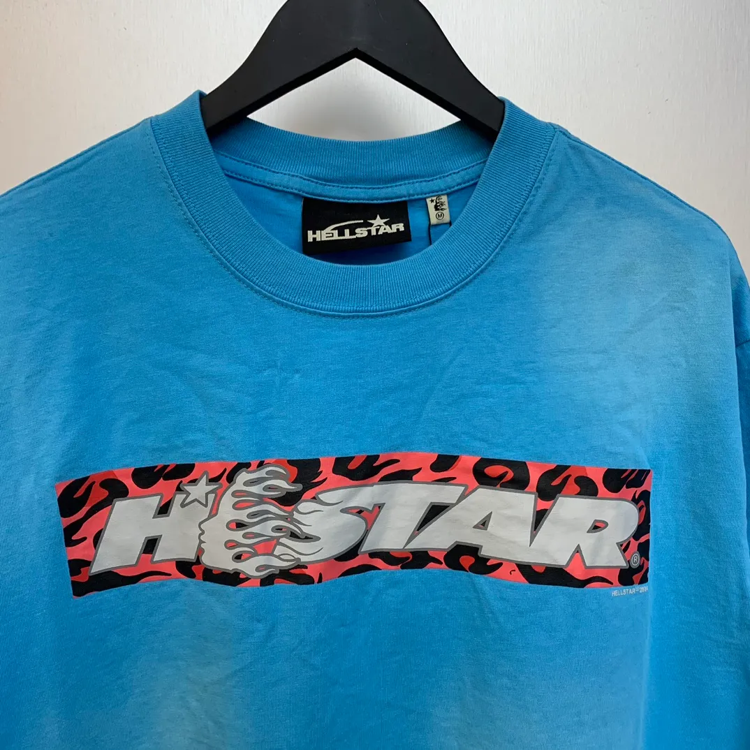P126 HELLSTAR BOX LOGO T-SHIRT Spray Ma Liu T-shirt short sleeves, the new hot beauty trend Hellstar!  Standard beauty and trendy workmanship, original customization (fabric, pattern, printing, hang tag, main mark, etc.), exaggerated style, explosive style, dare to break through tradition, bring adventurous new fashion experience!   YoungBoy, the most popular rapper in the youth circle, has shot a lot of models for him, and celebrities such as Dababy and Swae Lee frequently get dressed!  color: BLUE Size: S, M, L, XL