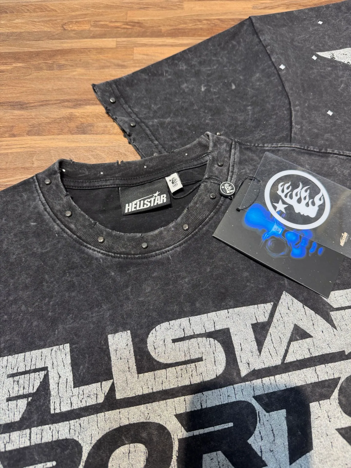 P134 Hellstar/Hell Star (actual shot) Craftsmanship: Washed retro whole piece worn + handmade gun beads + high-definition digital cross-border European and American style street brand pure cotton T-shirt Fabric (fabric): 32 pieces of 250g washed and combed double yarn pure cotton Size (size): S-M- L- X L Color (colour): Washed black