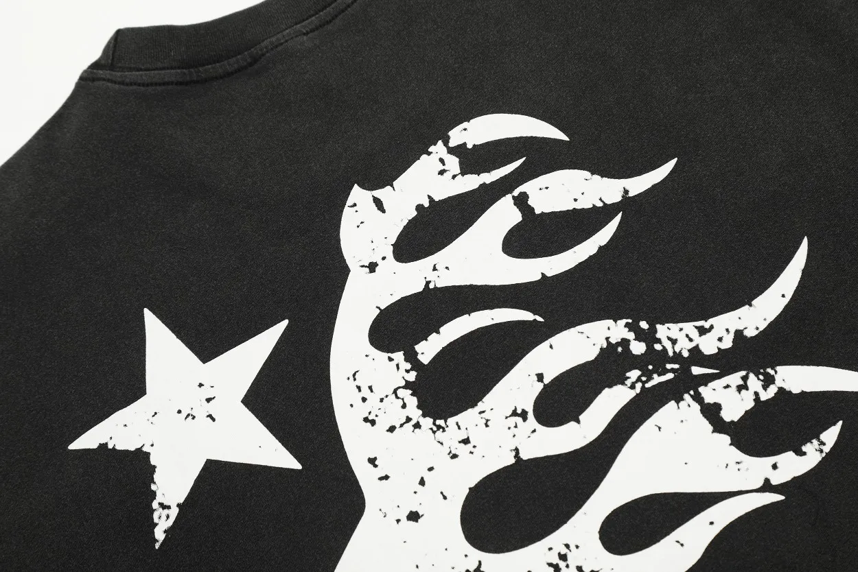 P134 Hellstar Rodman Tee short-sleeved T-shirt The new hot trendy Hellstar! Standard beauty and trendy workmanship, original customization (fabric, pattern, printing, hang tag, main mark, etc.), exaggerated style, explosive style, dare to break through tradition, bring adventurous new fashion experience!  YoungBoy, the most popular rapper in the youth circle, has shot a lot of models for him, and celebrities such as Dababy and Swae Lee frequently get dressed!   color: Vintage Black (washed black) size: S, M, L, XL
