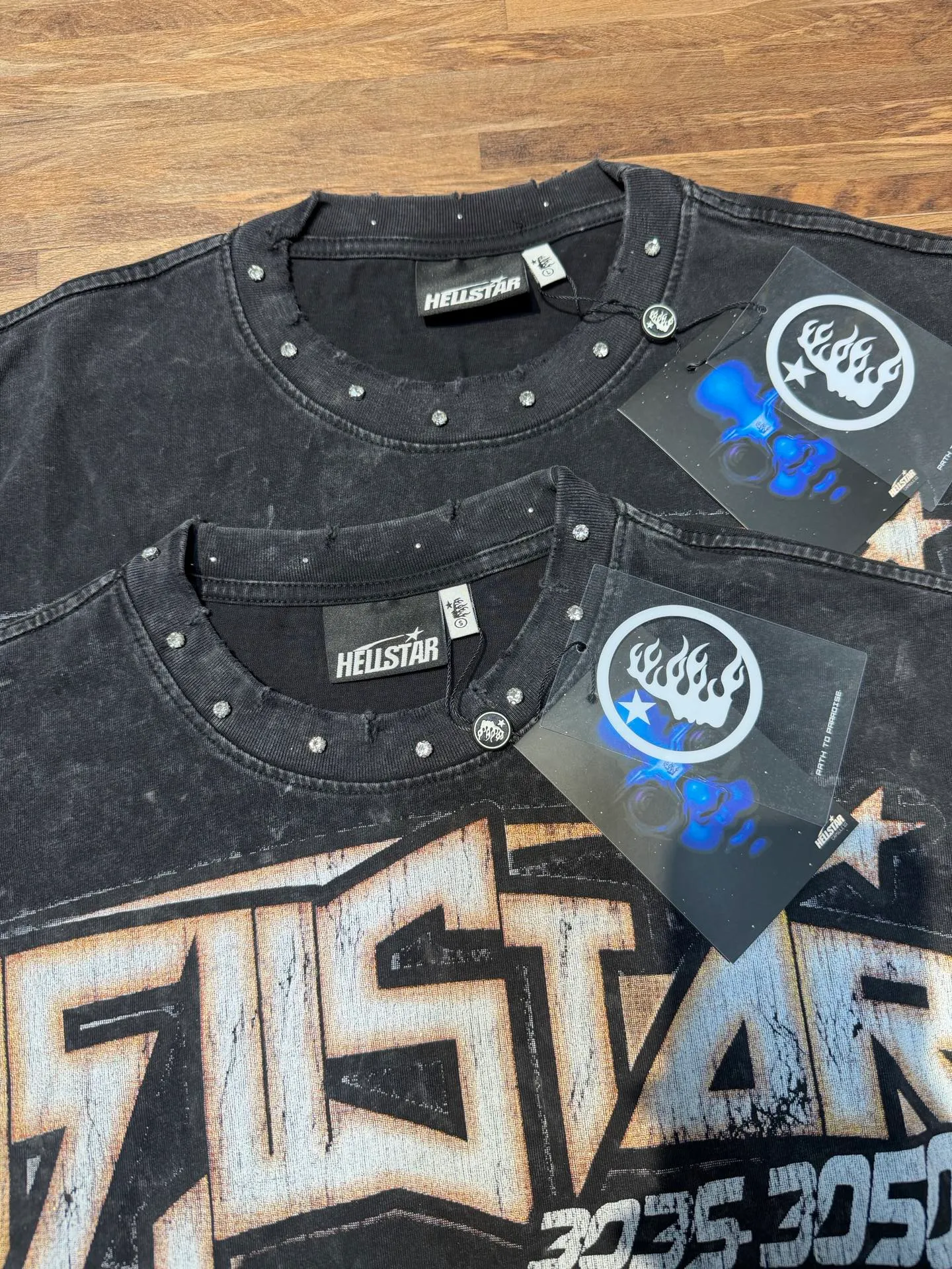 P134 Hellstar/Hellstar (actual shot) Craftsmanship: Washed retro whole piece worn + hand-made diamonds + hot stamping digital printing Cross-border European and American style street brand pure cotton T-shirt Fabric (fabric): 32 counts 250g washed combed double yarn pure cotton Size (size): S-M- L- X L Color (colour): Washed black